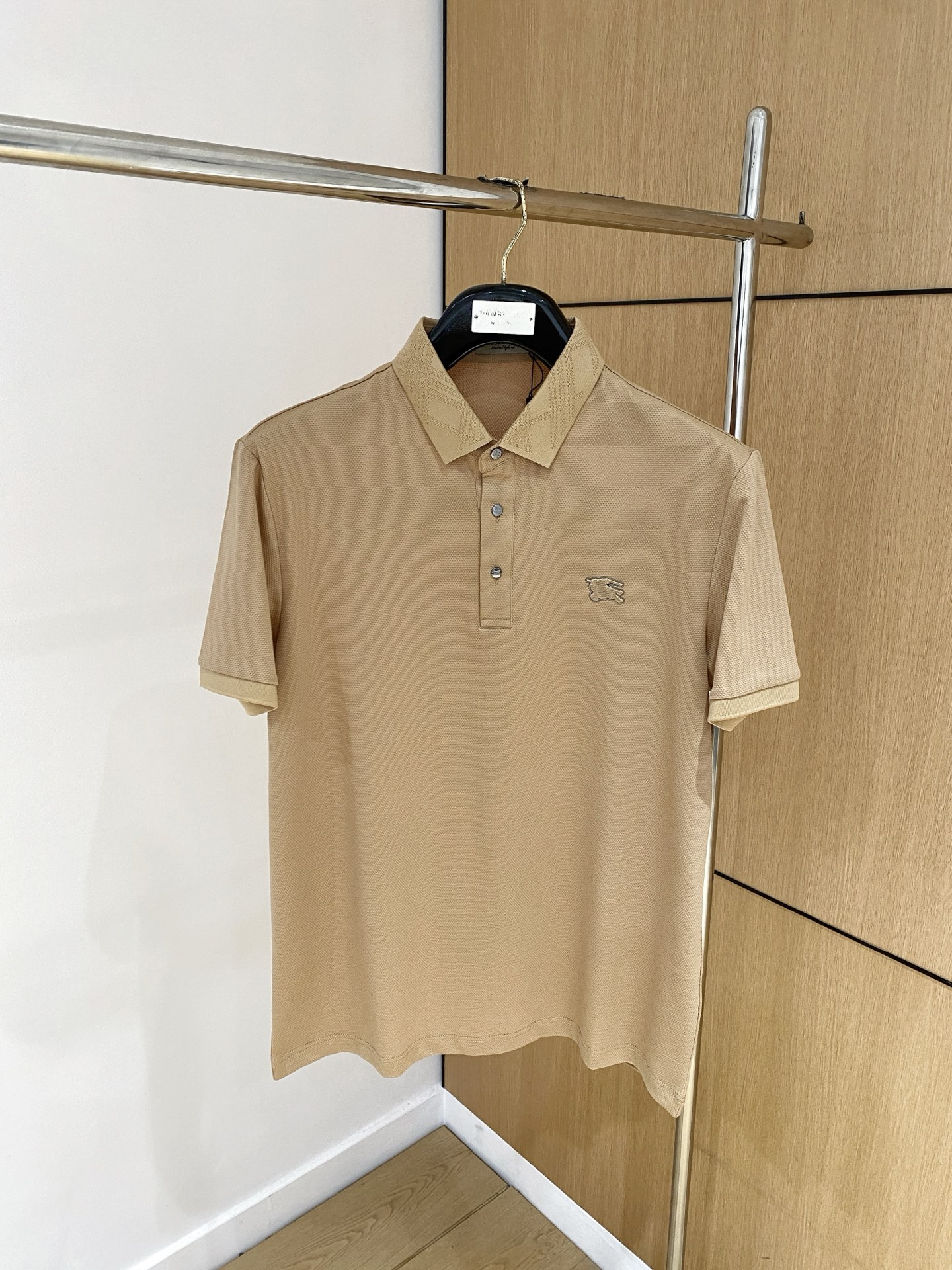 NO:150665,Burberry, 2025 summer new polo short-sleeved hexagonal bead floor cotton, breathable and comfortable, delicate and soft, skin-friendly and comfortable. Number of sizes M-3XL, burberry, T-shirt, alexander wang19860909巴宝莉、2025夏季新款polo短袖 六角珠地棉 透气舒适度高,手感细腻柔软,亲肤舒适 码数M-3XL,,burberry,T-shirt,alexander wang,Men's clothing