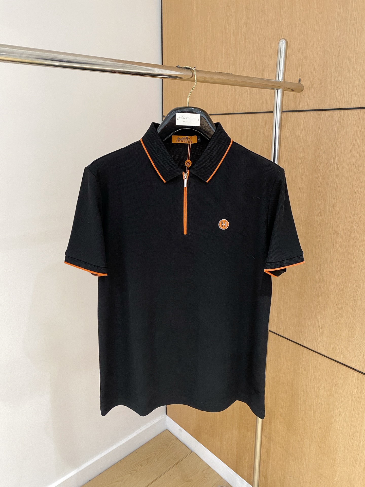 NO:150675,Hermes, 2025 summer new polo short-sleeved hexagonal bead floor cotton, breathable and comfortable, delicate and soft, skin-friendly and comfortable. Number of codes M-3XL, hermes, T-shirt, alexander wang19860909爱马仕、2025夏季新款polo短袖 六角珠地棉 透气舒适度高,手感细腻柔软,亲肤舒适 码数M-3XL,,hermes,T-shirt,alexander wang,Men's clothing