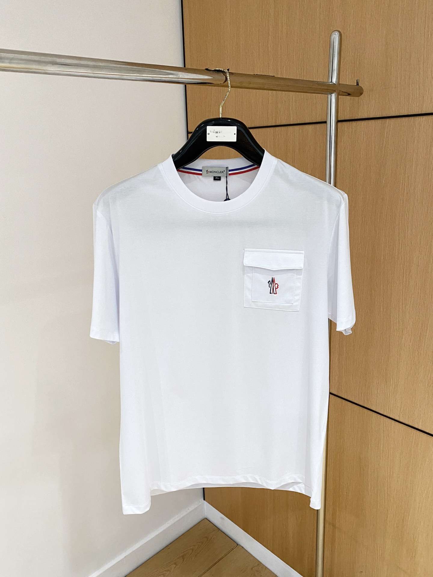 NO:150648,The latest short-sleeved T-shirt in 2025, top printed letter pattern logo on the chest, fabric cotton comfortable and soft, handsome and fashionable, size M-XXXL, Moncler, T-shirt, tees, t-shirt, alexander wang19860909蒙口、2025最新款短袖T恤,胸前顶级印花字母图案logo,面料棉 舒适柔软,帅气时尚,码数M-XXXL,,Moncler,T-shirt,tees，t-shirt,alexander wang,Men's clothing