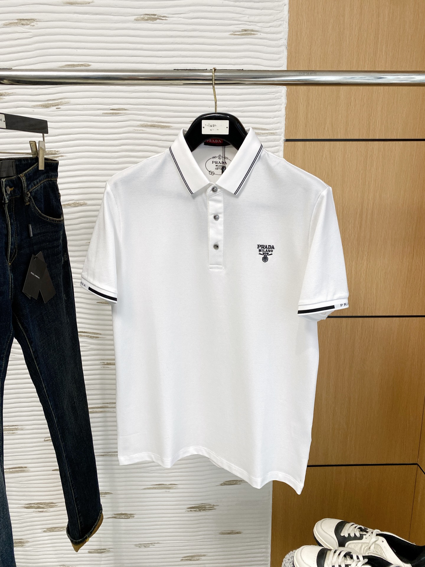 NO:155051,Prada, 2025 summer new polo short-sleeved hexagonal bead floor cotton, breathable and comfortable, delicate and soft, skin-friendly and comfortable. Number of sizes M-3XL, prada, T-shirt, alexander wang19860909普拉达、2025夏季新款polo短袖 六角珠地棉 透气舒适度高,手感细腻柔软,亲肤舒适 码数M-3XL,,prada,T-shirt,alexander wang,Men's clothing