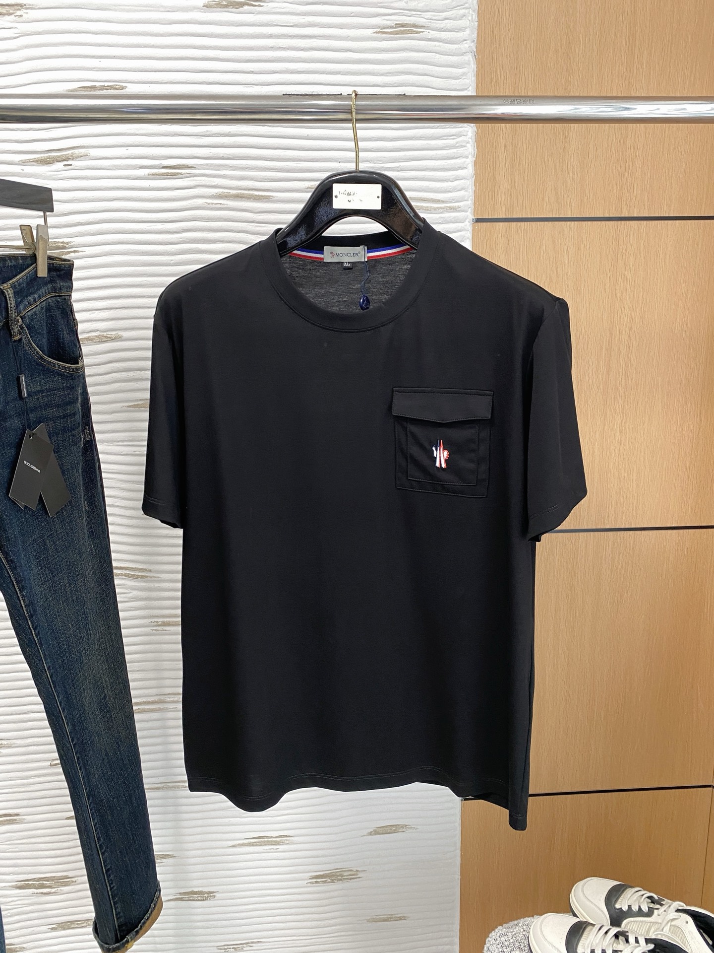 NO:155046,The latest short-sleeved T-shirt in 2025, top printed letter pattern logo on the chest, fabric cotton comfortable and soft, handsome and fashionable, size M-XXXL, Moncler, T-shirt, tees, t-shirt, alexander wang19860909蒙口、2025最新款短袖T恤,胸前顶级印花字母图案logo,面料棉 舒适柔软,帅气时尚,码数M-XXXL,,Moncler,T-shirt,tees，t-shirt,alexander wang,Men's clothing