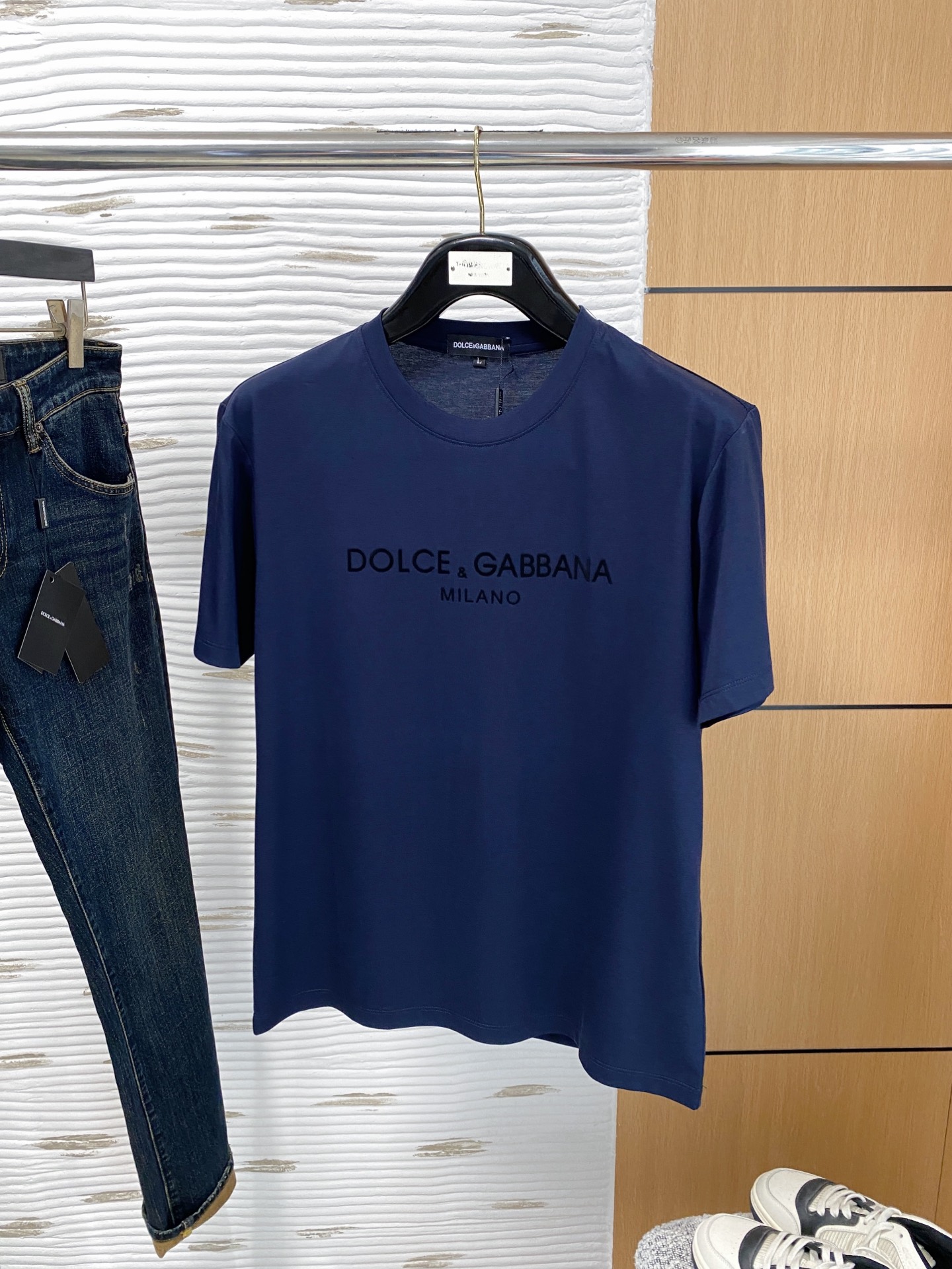 NO:155036,Dolce & Gabbana 2025 latest short-sleeved T-shirt, top-grade printed letter pattern logo on the chest, fabric cotton, comfortable and soft, handsome and fashionable, code number M-XXXL, Dolce & Gabbana, T-shirt, tees, t-shirt, alexander wang19860909杜嘉班纳2025最新款短袖T恤,胸前顶级印花字母图案logo,面料棉 舒适柔软,帅气时尚,码数M-XXXL,,Dolce&Gabbana,T-shirt,tees，t-shirt,alexander wang,Men's clothing