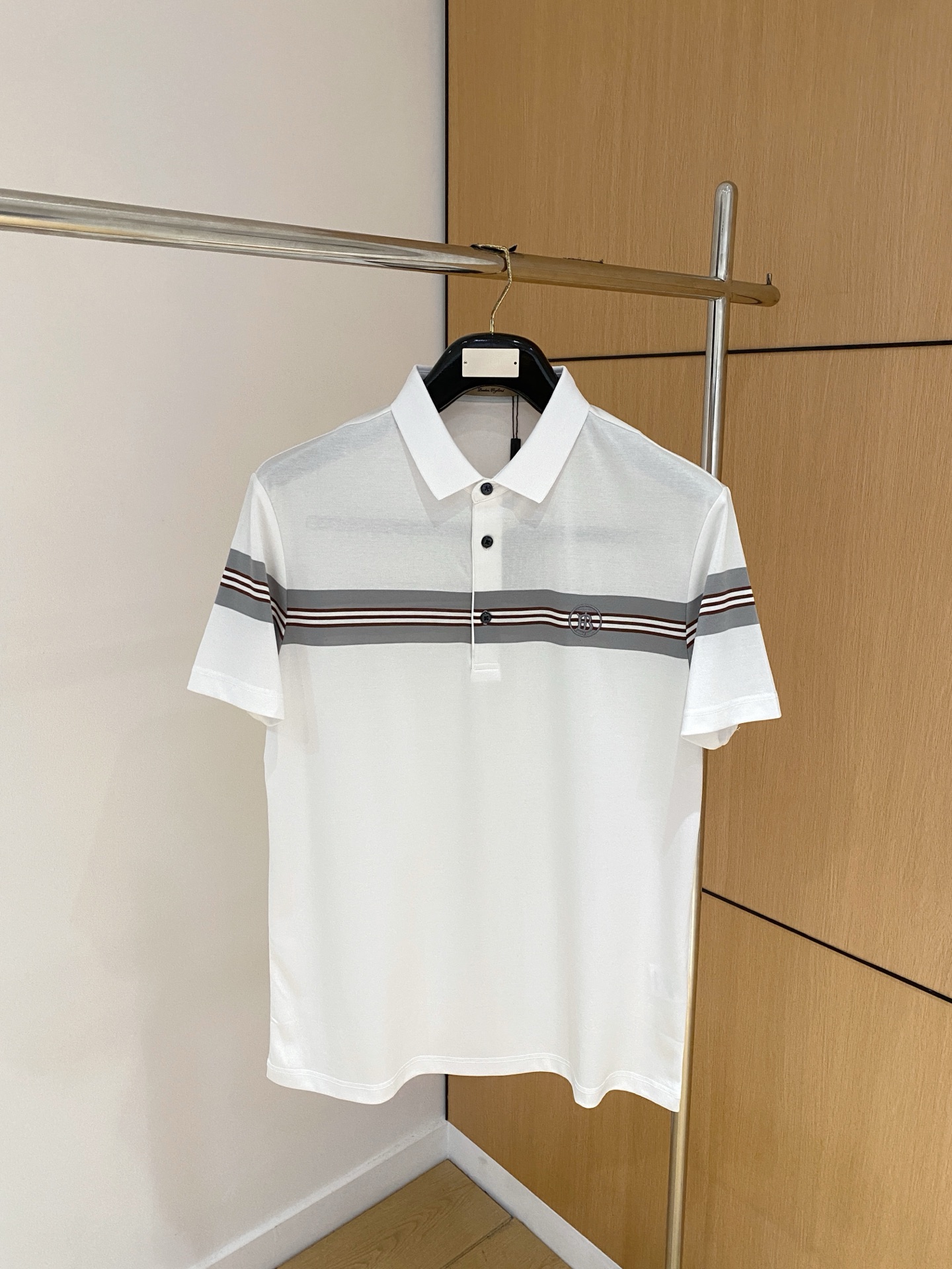 NO:162777,Burberry, 2025 summer new polo short-sleeved hexagonal bead floor cotton, breathable and comfortable, delicate and soft, skin-friendly and comfortable. Number of sizes M-3XL, burberry, T-shirt, alexander wang19860909巴宝莉、2025夏季新款polo短袖 六角珠地棉 透气舒适度高,手感细腻柔软,亲肤舒适 码数M-3XL,,burberry,T-shirt,alexander wang,Men's clothing