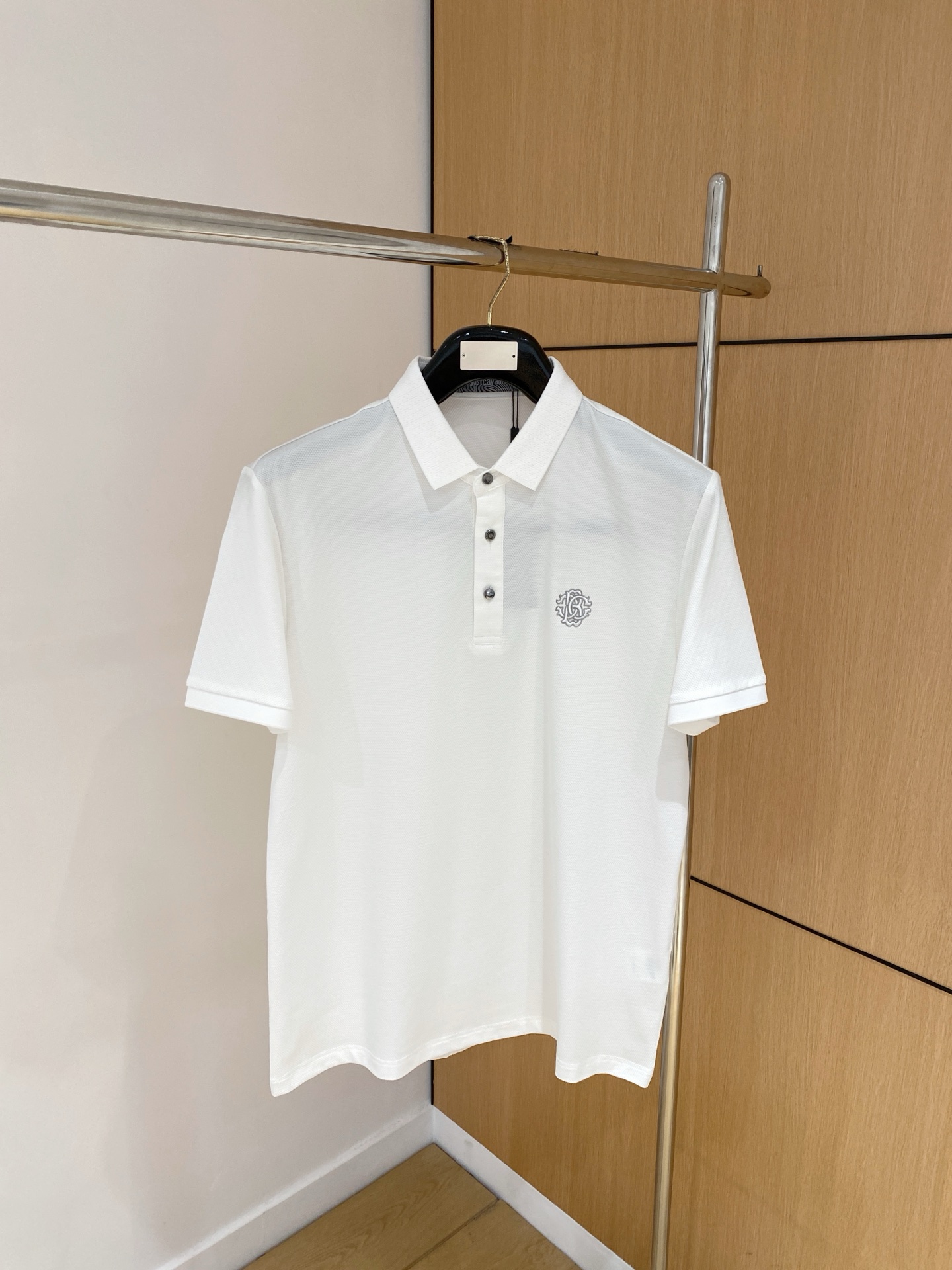 NO:162779,Cavalli, 2025 summer new polo short-sleeved hexagonal bead floor cotton, breathable and comfortable, delicate and soft, skin-friendly and comfortable. Number of sizes M-3XL, T-shirt, alexander wang19860909卡沃利、2025夏季新款polo短袖 六角珠地棉 透气舒适度高,手感细腻柔软,亲肤舒适 码数M-3XL,,T-shirt,alexander wang,Men's clothing