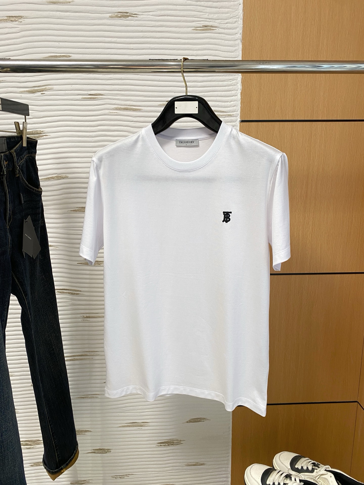 巴宝莉、2025最新款短袖T恤，胸前顶级印花字母图案logo，...