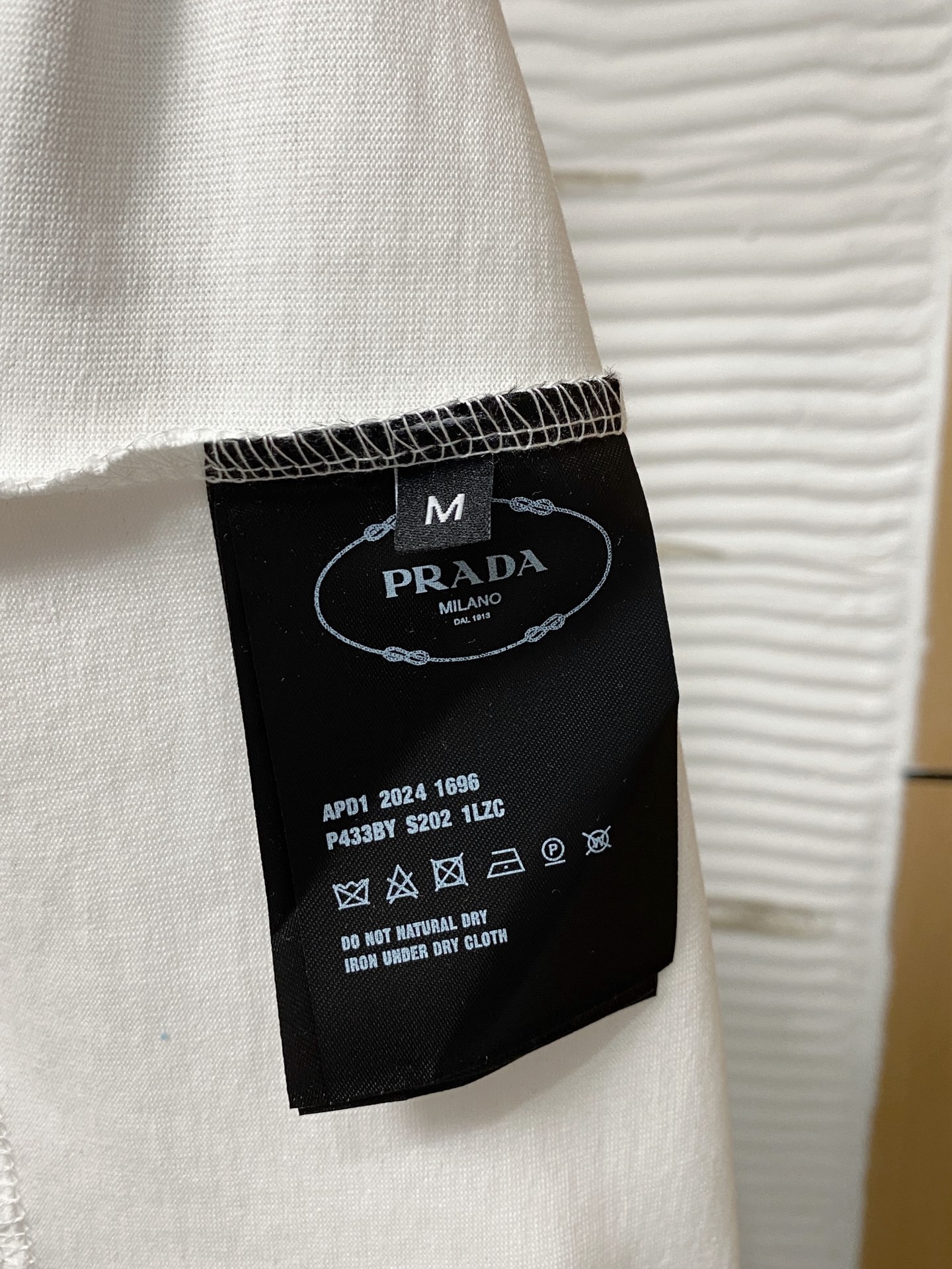 Prada  T-Shirt服装 8