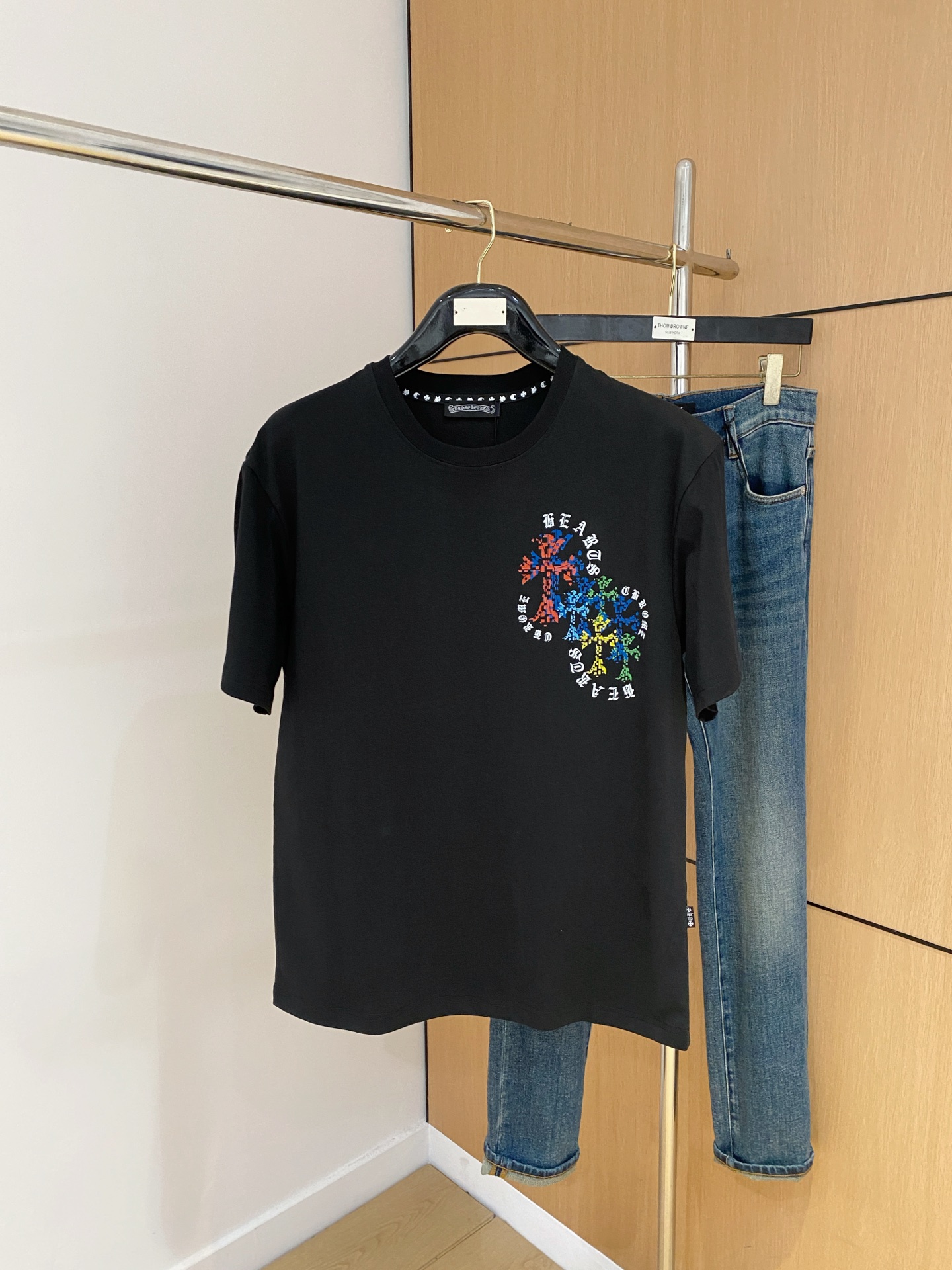 NO:445896,Croxin's new short-sleeved T-shirt in summer 2025, the personalized art series exclusively launched on the entire network. The versatile details are perfectly processed and pure cotton fabric is very exquisite. Original fabric. The same high-quality and comfortable hand feels very fashionable and personalized. A super versatile and beautiful style for men and women. The same color is black and white. The number of versatile and beautiful M-3XL, chrome hearts, T-shirt, tees, t-shirt, alexander wang19860909克罗心2025夏季新款短袖T恤,个性艺术系列全网独家首发 百搭款细节处理完美纯棉面料十分精致 原版面料 网红明星同款高版本 高品质手感非常舒服 时尚又个性 超级百搭好看的一款男女同款颜色黑、白 码数M-3XL,,chrome hearts,T-shirt,tees，t-shirt,alexander wang,Men's clothing