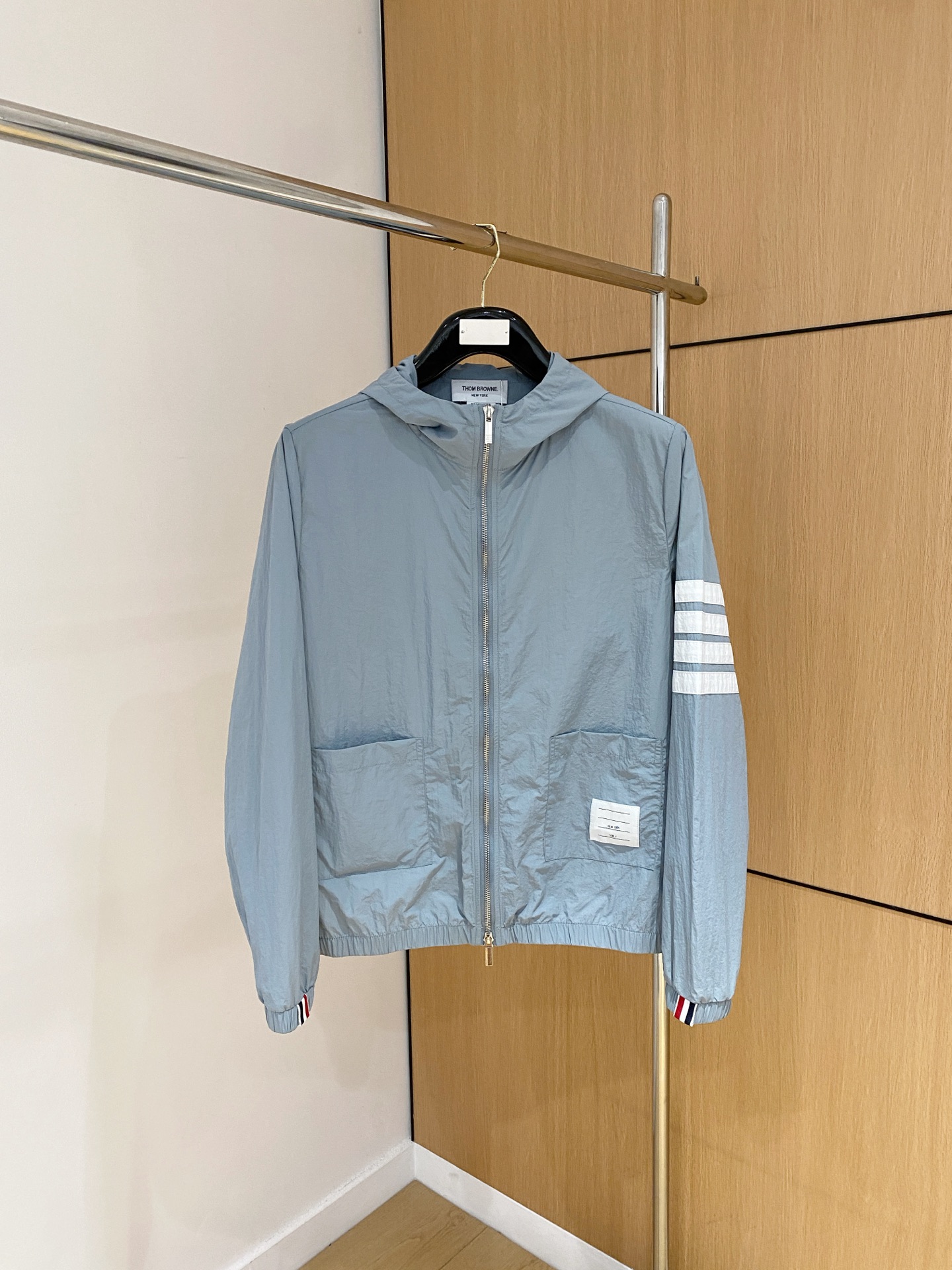 NO:523527,TB, 2025 latest products, fashionable and casual windbreaker, top-level original fabric, comfortable to wear, 0-4 sizes, alexander wang19860909TB、2025最新品,时尚休闲风衣,顶级原版面料打造,穿着舒适,码数0-4,,alexander wang,Men's clothing