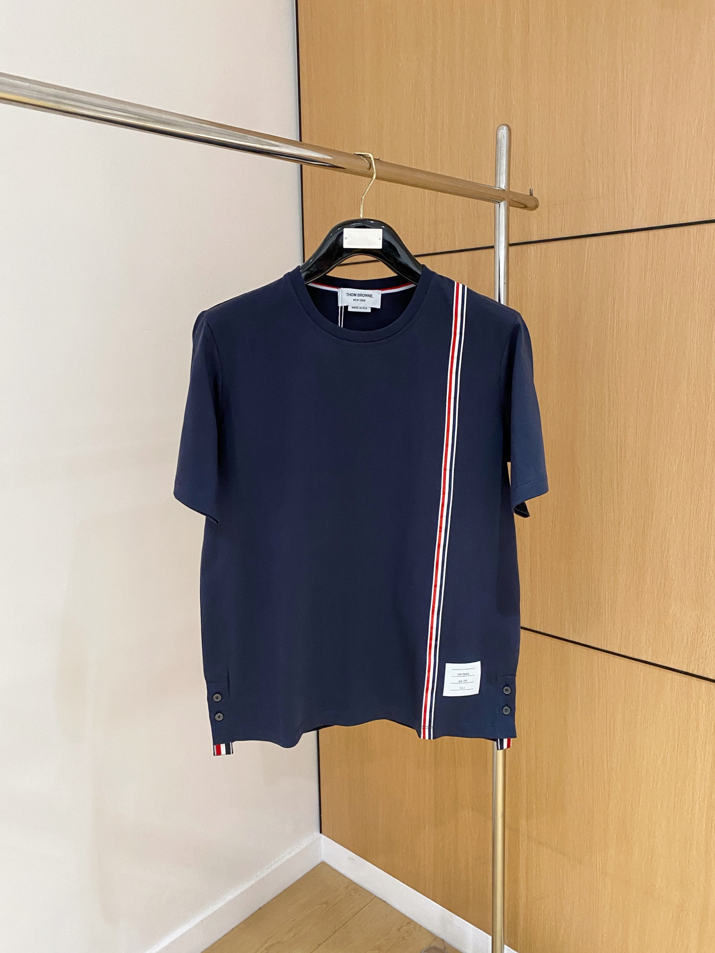 NO:523529,TB, 2025 latest short-sleeved style, top-grade printed letter pattern logo on the chest, fabric cotton, comfortable and soft, handsome and fashionable, size 0-4, T-shirt, alexander wang19860909TB、2025最新款短袖,胸前顶级印花字母图案logo,面料棉 舒适柔软,帅气时尚,码数0-4,,T-shirt,alexander wang,Men's clothing