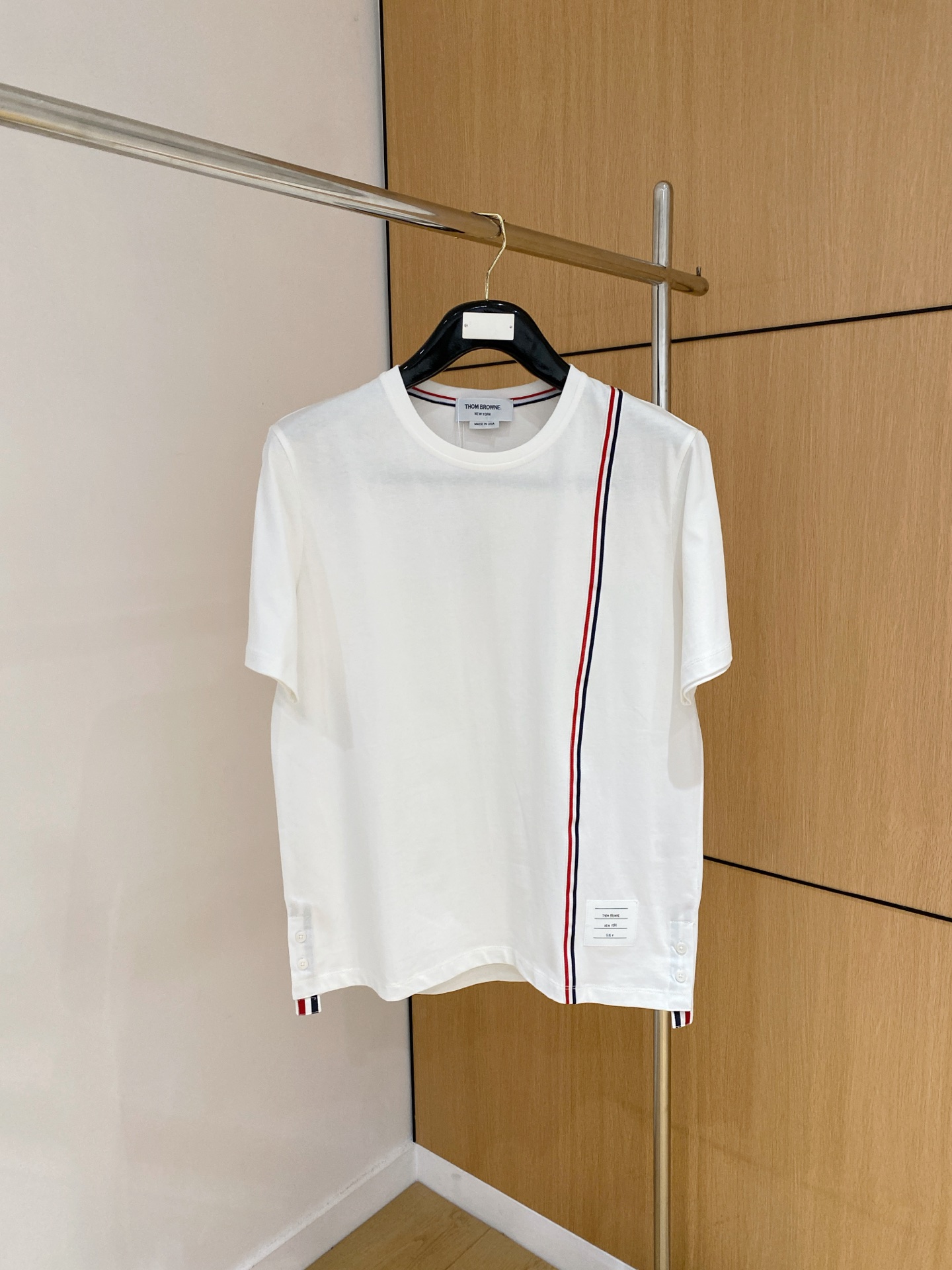 NO:523526,TB, 2025 latest short-sleeved style, top-grade printed letter pattern logo on the chest, fabric cotton, comfortable and soft, handsome and fashionable, size 0-4, T-shirt, alexander wang19860909TB、2025最新款短袖,胸前顶级印花字母图案logo,面料棉 舒适柔软,帅气时尚,码数0-4,,T-shirt,alexander wang,Men's clothing