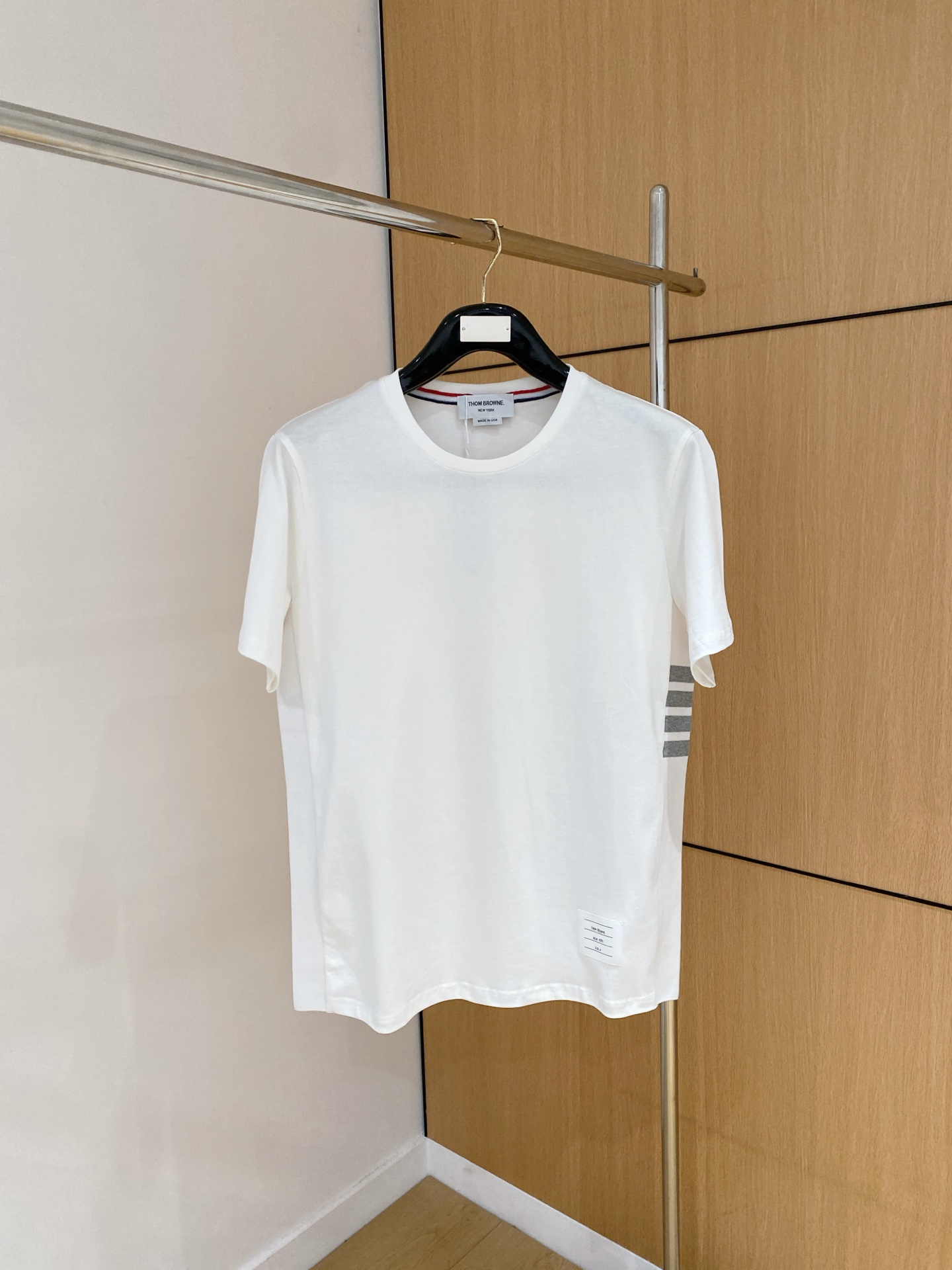 NO:523520,TB, 2025 latest short-sleeved style, top-grade printed letter pattern logo on the chest, fabric cotton, comfortable and soft, handsome and fashionable, size 0-4, T-shirt, alexander wang19860909TB、2025最新款短袖,胸前顶级印花字母图案logo,面料棉 舒适柔软,帅气时尚,码数0-4,,T-shirt,alexander wang,Men's clothing