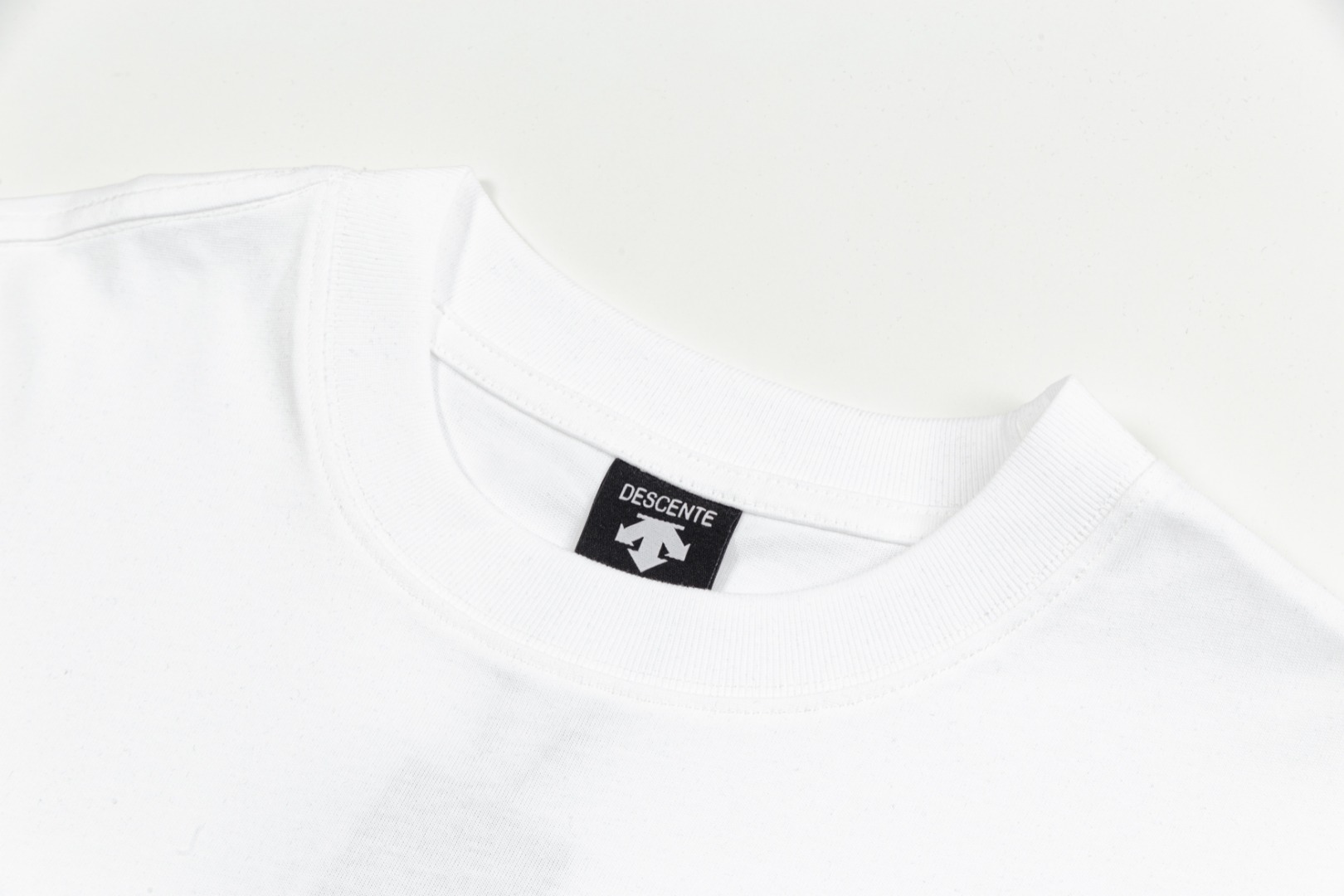 Descente 25Ss Estampada de Manga Corta Unisex - Cómoda y Moderna 4 o 1inp1qvs41ku1of81hsjimq1dpn2