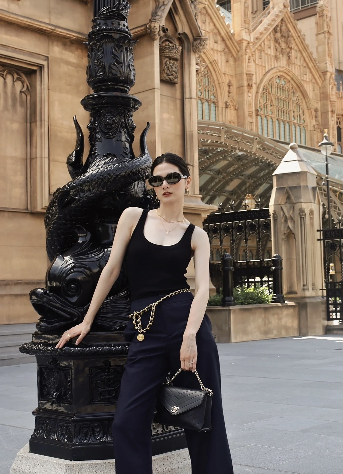 NO:688826,[New product sharing] @ Medieval braided waist chain, gold medal with brass metal design, double C gold hardware pattern embellishment in the middle, chain combined with black calfskin braided design. Full of retro feel!  ,,cowhide,Cardia high-end jewelry19860909【新品分享】 @ 中古编织腰链 金色圆牌搭黄铜金属设计,中间以双C金色五金图案点缀、链条结合黑色小牛皮编织设计.复古感满满！,,cowhide,卡迪亚高端饰品,Jewelry