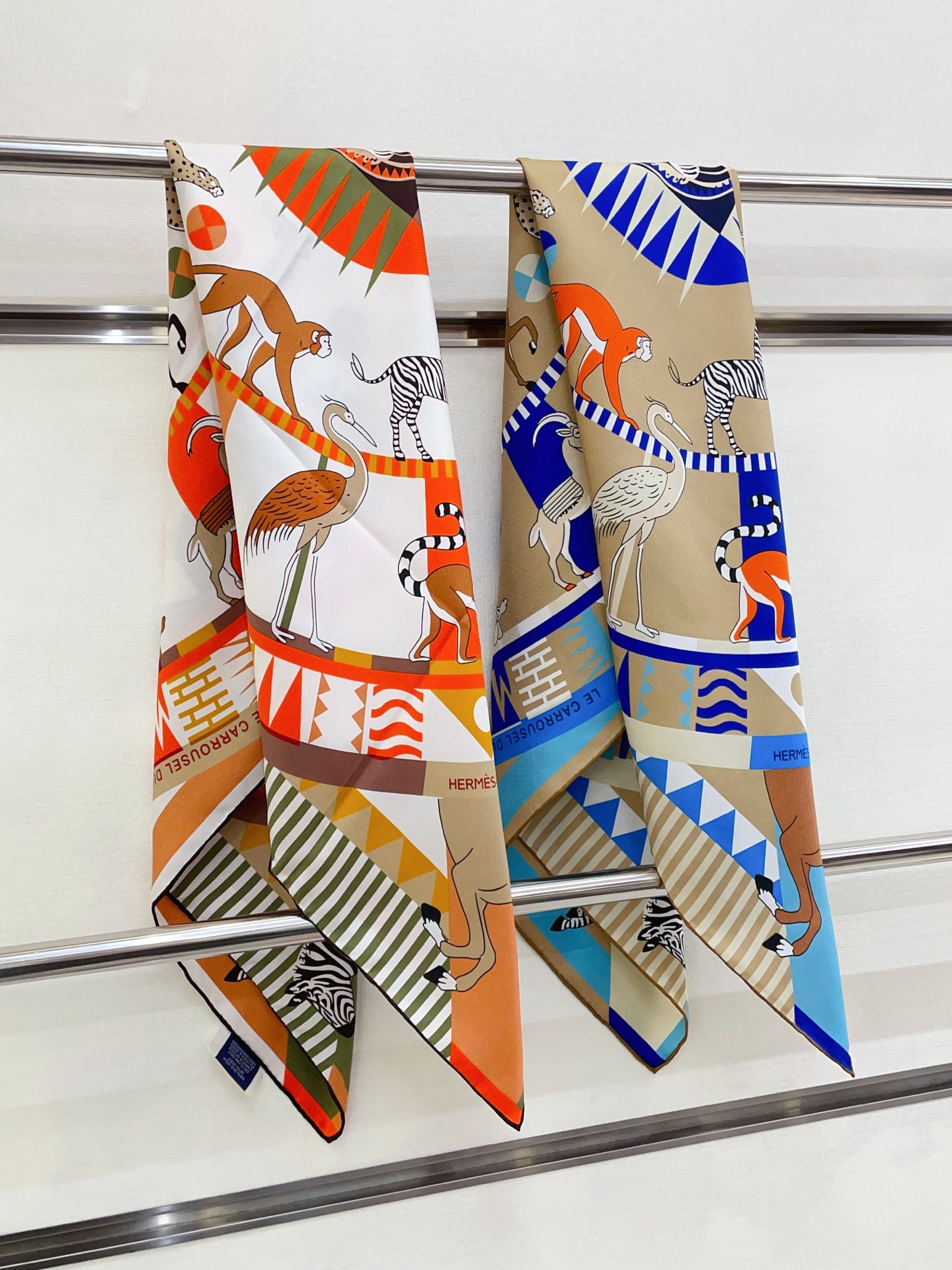 NO:188984,[Double-sided same color] H**S silk new style is recommended for purchase. [Tiger of Kings Carousel 90] Silk square scarf, top-level craftsmanship and value counter hot products, three-dimensional presentation patterns and patterns, physical grades, high-end technology, high-end research and development, and awesome special technology, special cutting-edge process is loved by white and rich beauty. Whether it is quality, style, price, they scream, super high cost performance, absolutely worth buying twill silk, size 90cm*90cm high version scarf, high version scarf, real silk,19860909【双面同色】H**S真丝新款买了都说好看推荐【王者之虎的旋转木马90】真丝方巾,顶级工艺超值专柜爆款立体呈现图案纹路实物档次极高特殊工艺高端研发惊艳问世特殊尖端工艺处理受到白富美的喜欢 无论是品质 款式 价格都令大牌控的她们尖叫 超高性价比 绝对值得入手斜纹真丝,尺寸90cm*90cm高版本围巾,高版本围巾,real silk,scarf