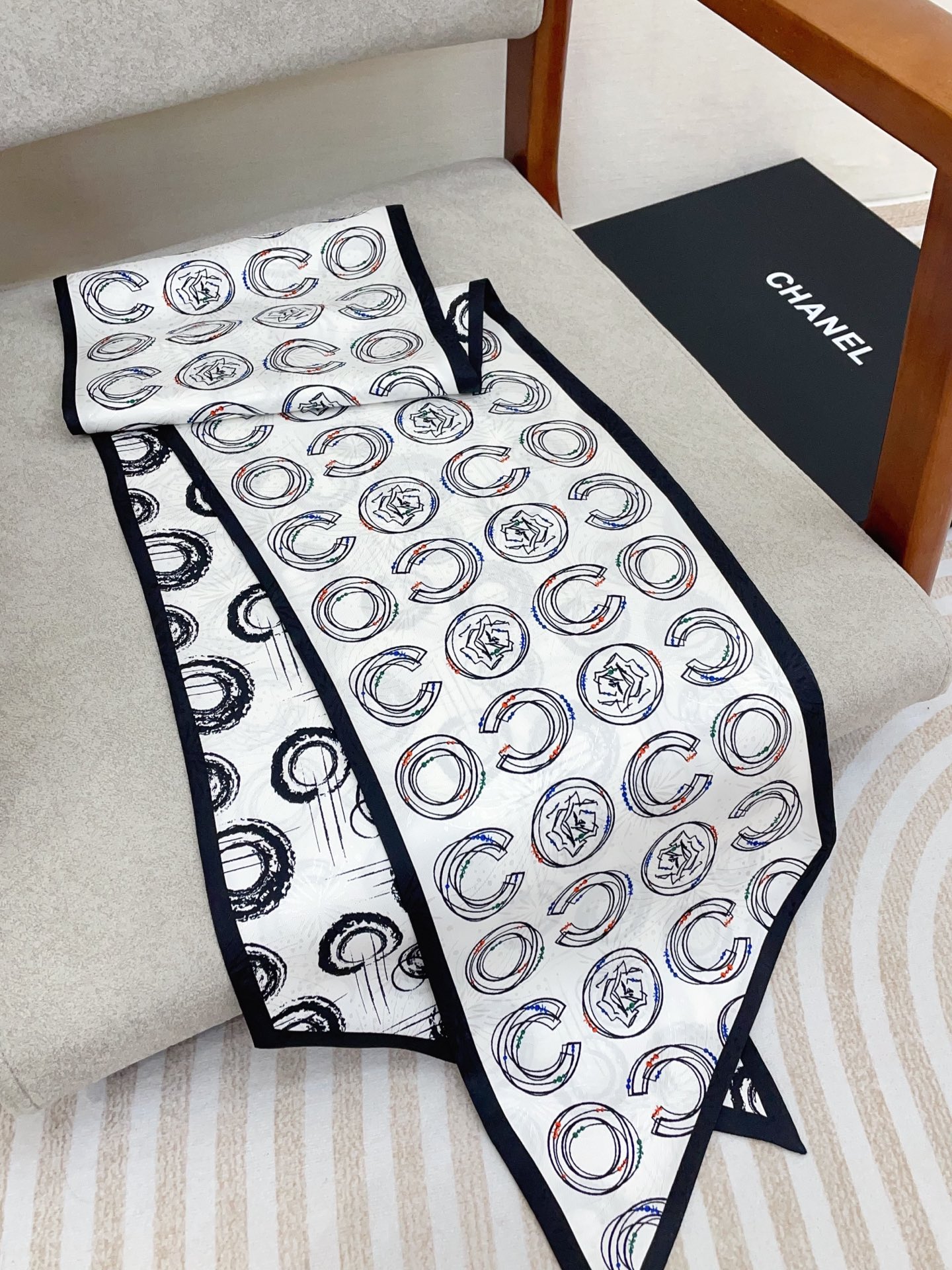 ✨✨【双层真丝 暗纹提花】新品 小香【COCO大飘带】真丝双层大飘带春夏季 随意切换造型 ,小巧又不失优