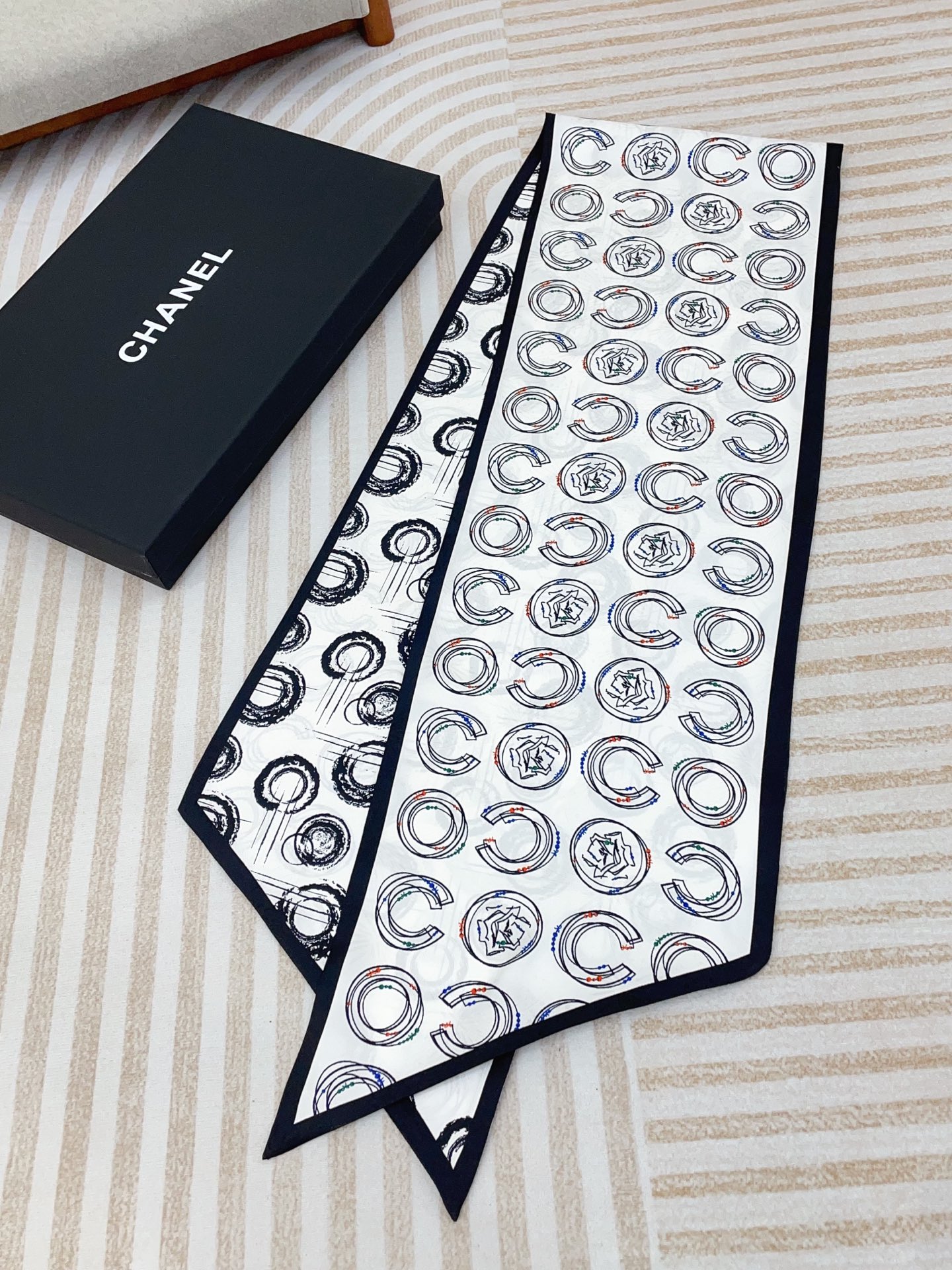 ✨✨【双层真丝 暗纹提花】新品 小香【COCO大飘带】真丝双层大飘带春夏季 随意切换造型 ,小巧又不失优