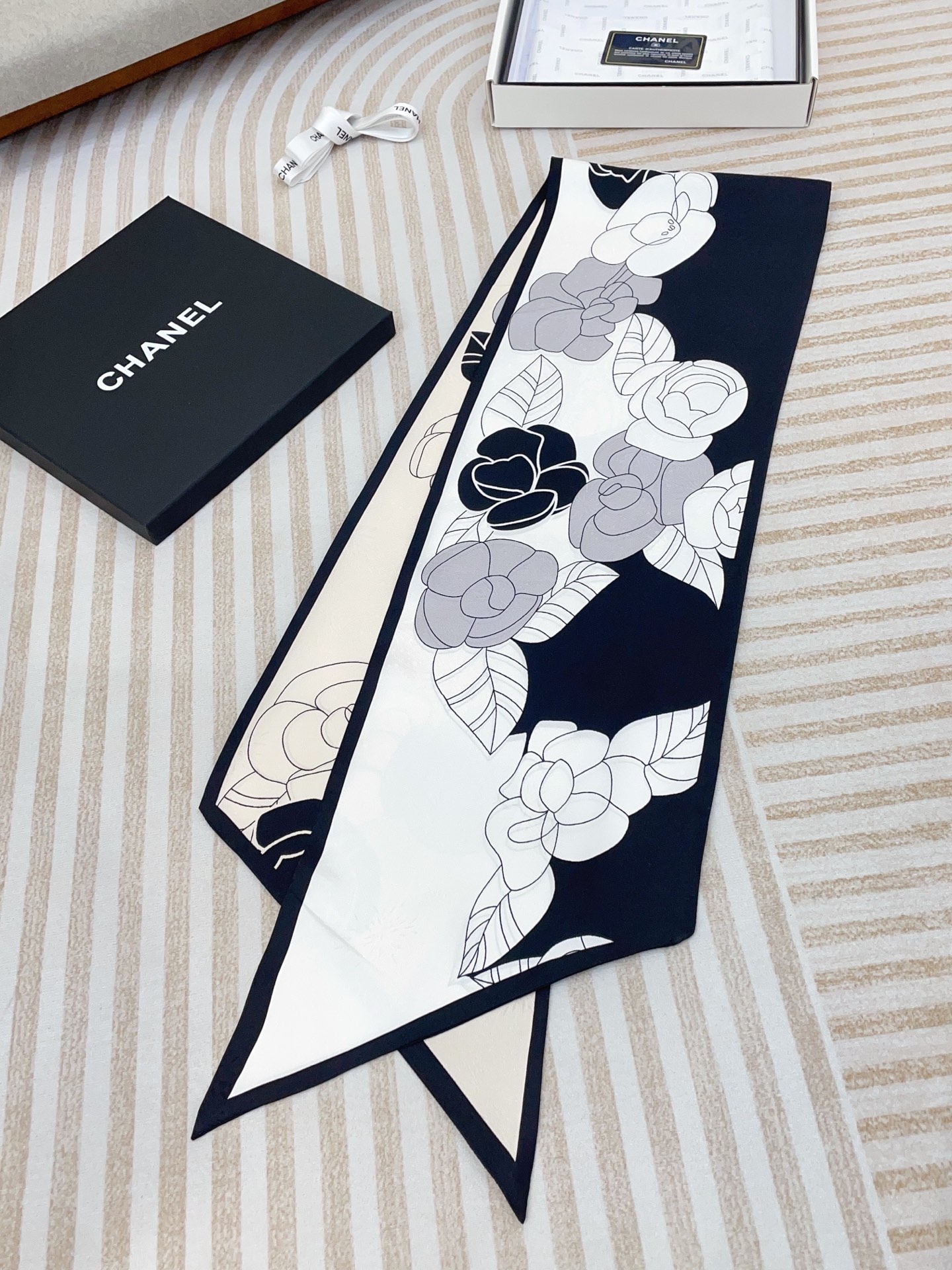 ✨✨【双层真丝 暗纹提花】新品 小香【山茶花🌹大飘带】真丝双层大飘带秋季 随意切换造型 ,小巧又不失优雅