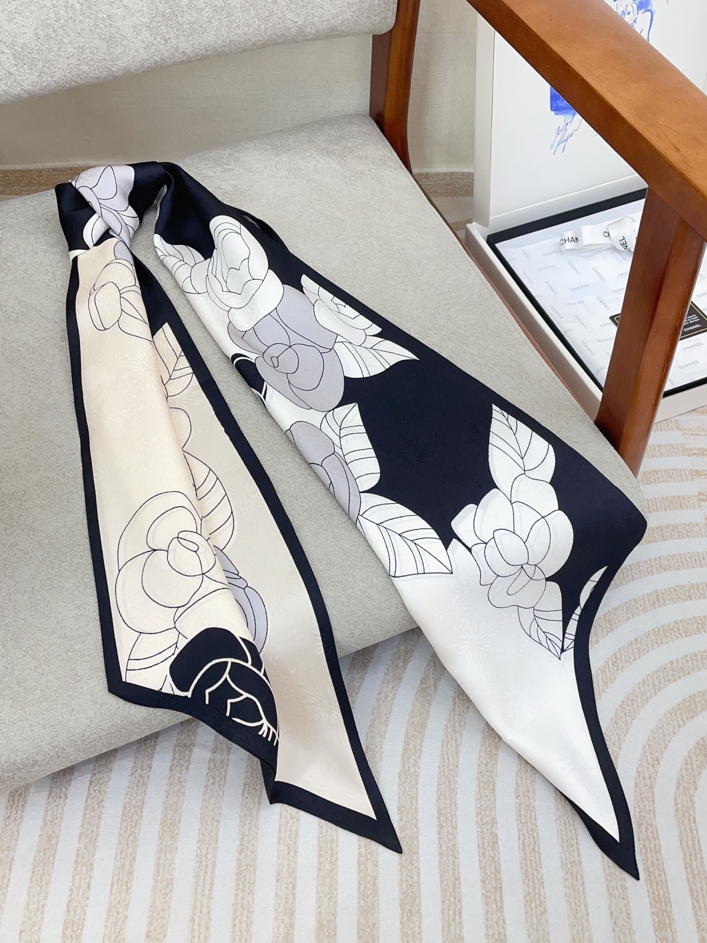 ✨✨【双层真丝 暗纹提花】新品 小香【山茶花🌹大飘带】真丝双层大飘带秋季 随意切换造型 ,小巧又不失优雅