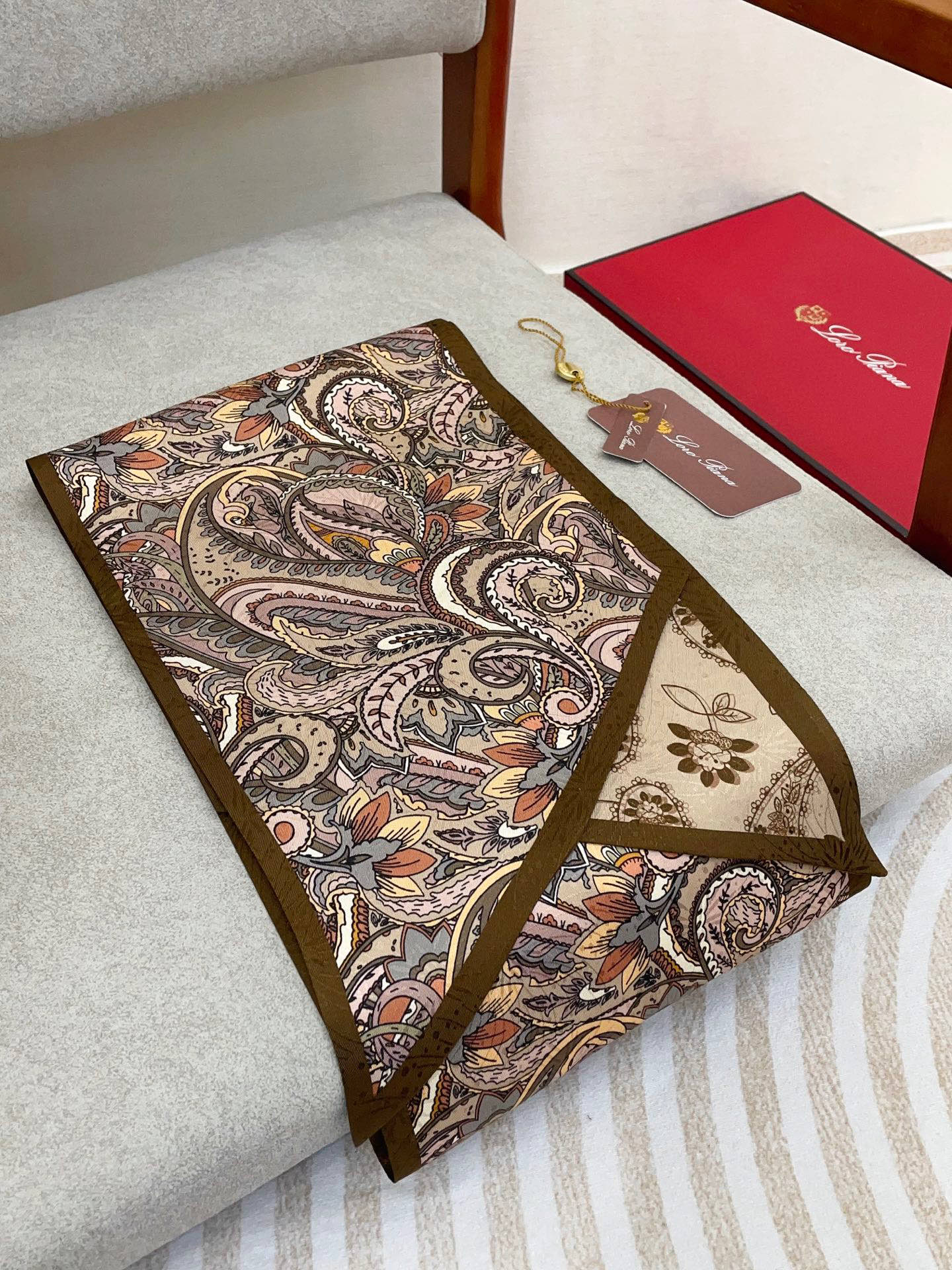 ✨✨【双层真丝 暗纹提花】新品 LP【腰果花大飘带】真丝双层大飘带秋季 随意切换造型 ,小巧又不失优雅的