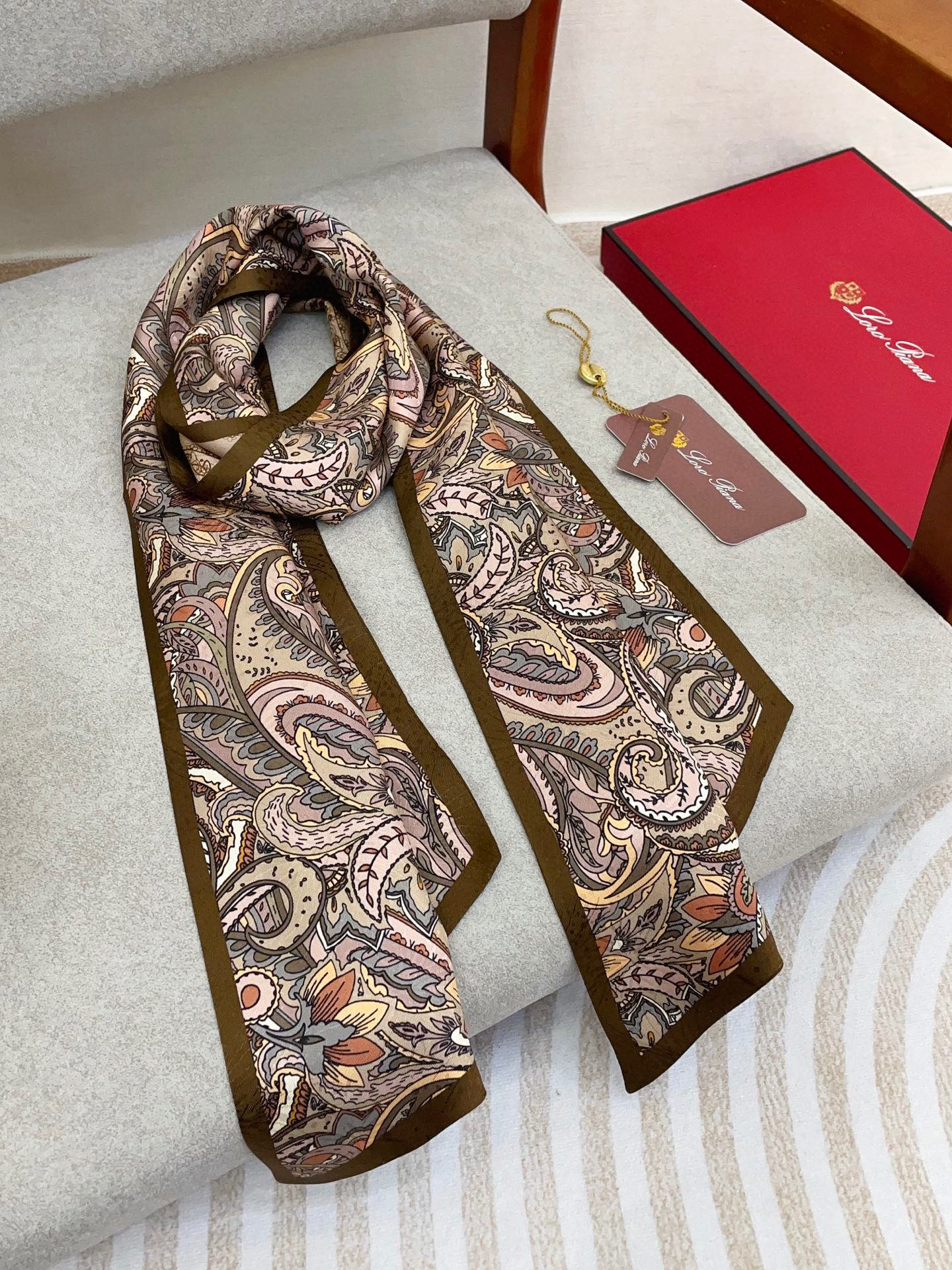 ✨✨【双层真丝 暗纹提花】新品 LP【腰果花大飘带】真丝双层大飘带秋季 随意切换造型 ,小巧又不失优雅的