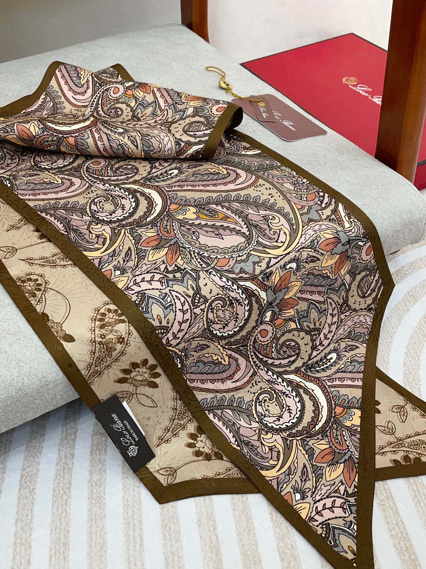 ✨✨【双层真丝 暗纹提花】新品 LP【腰果花大飘带】真丝双层大飘带秋季 随意切换造型 ,小巧又不失优雅的