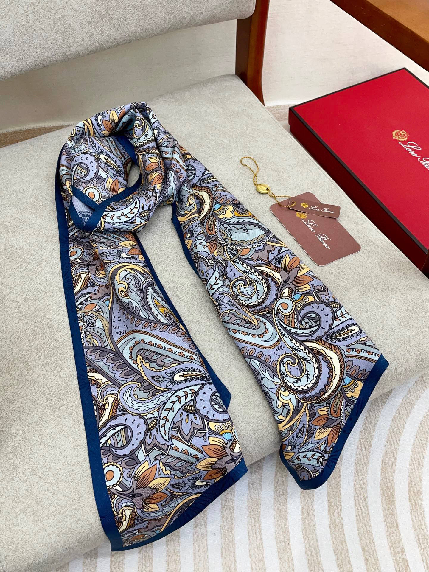 ✨✨【双层真丝 暗纹提花】新品 LP【腰果花大飘带】真丝双层大飘带秋季 随意切换造型 ,小巧又不失优雅的