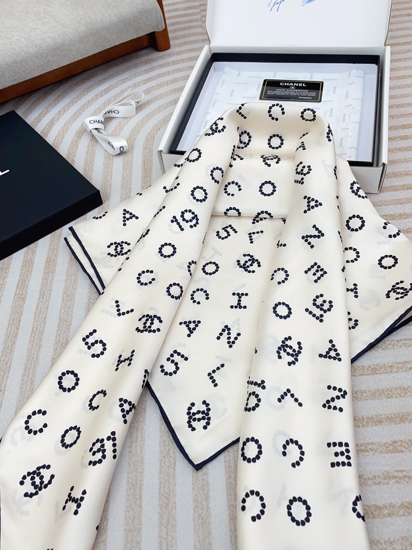 ✨✨【18姆米 双面同色】新款CH【黑白字母图案】‼️美翻了流泪御用殿堂级极品‼️经典元素图案设计风格❗