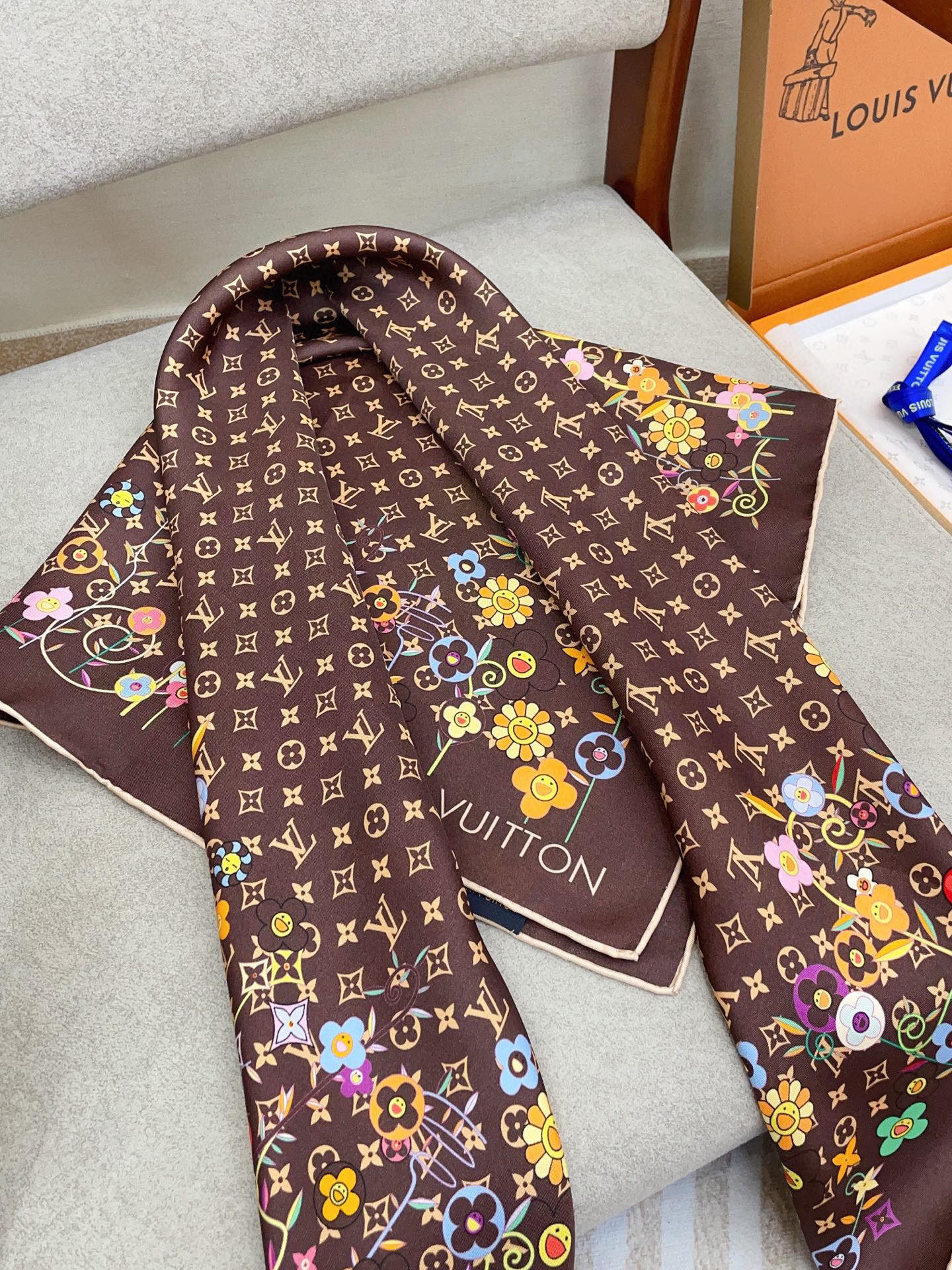 ✨✨【18 姆米 双面同色】上身效果疯狂的喜欢❗️专柜也是刚刚上架的，L*最最新款~非常有看头，L的这类