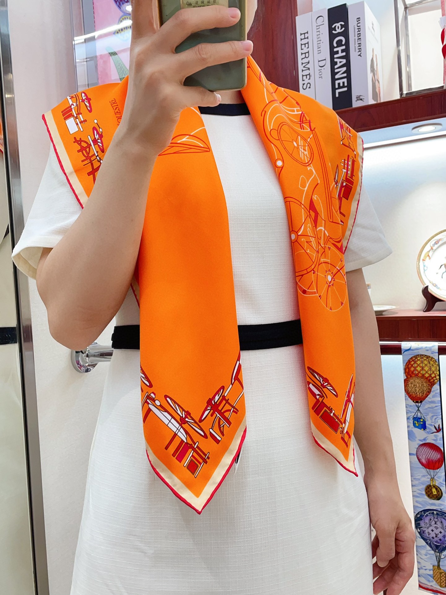 NO:189243,[16mmi single side] H**S silk new style is recommended when you buy it. [Equestrian intricate overlap 90] Silk square scarf, top-level craftsmanship and super value counter hot products, three-dimensional presentation patterns and patterns, physical grades, high-end technology, high-end research and development, and special cutting-edge technology processing is loved by Bai Fumei. Whether it is quality, style, price, they scream, super high cost performance, absolutely worth buying twill silk, size 90cm*90cm high version scarf, high version scarf, real silk,19860909【16姆米 单面】H**S真丝新款买了都说好看推荐【马术的错综交叠90】真丝方巾,顶级工艺超值专柜爆款立体呈现图案纹路实物档次极高特殊工艺高端研发惊艳问世特殊尖端工艺处理受到白富美的喜欢 无论是品质 款式 价格都令大牌控的她们尖叫 超高性价比 绝对值得入手斜纹真丝,尺寸90cm*90cm高版本围巾,高版本围巾,real silk,scarf