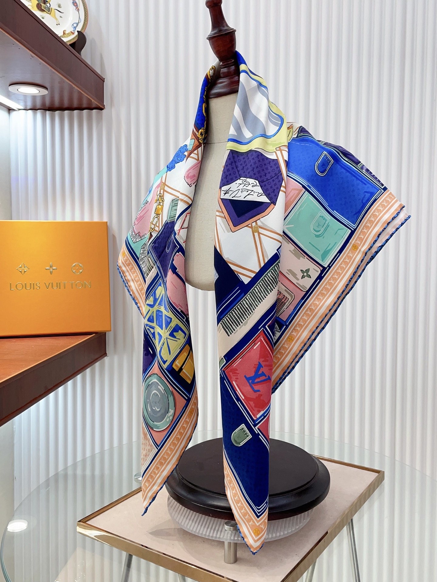 ✨✨【16姆米 单面】上身效果疯狂的喜欢❗️专柜也是刚刚上架的，L*最最新款~非常有看头，L的这类元素一