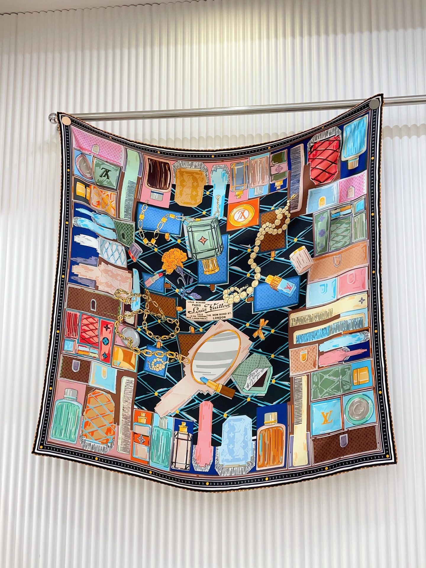 ✨✨【16姆米 单面】上身效果疯狂的喜欢❗️专柜也是刚刚上架的，L*最最新款~非常有看头，L的这类元素一