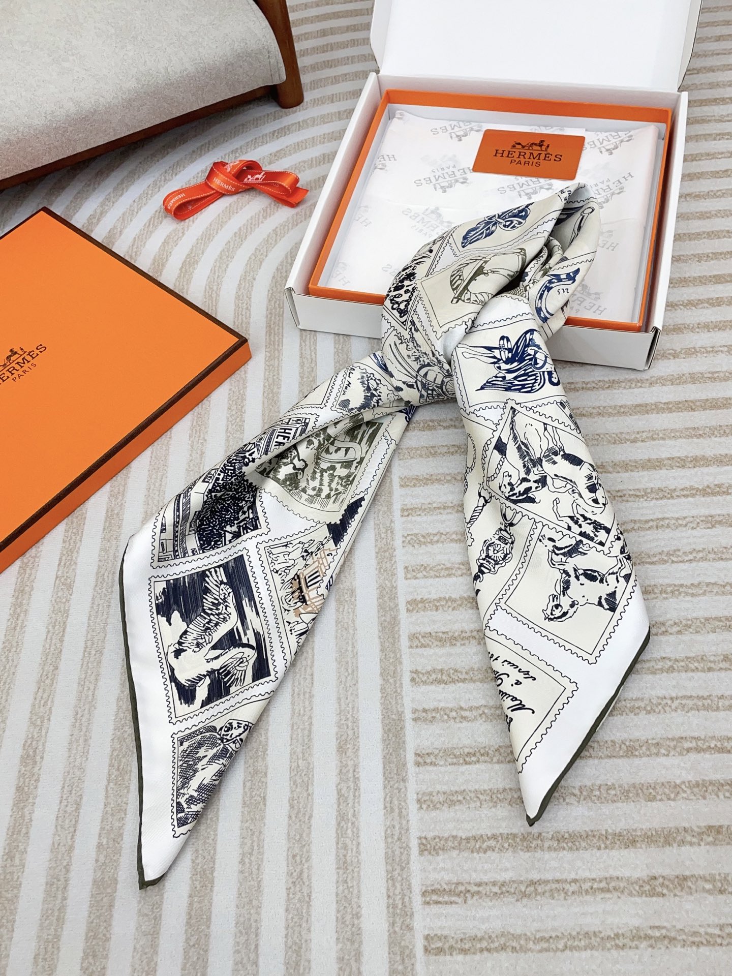 ✨✨【18姆米 双面同色】H**S真丝新款🆕👏👏买了都说好看‼️推荐💕【福宝集邮者90】真丝方巾，顶级工
