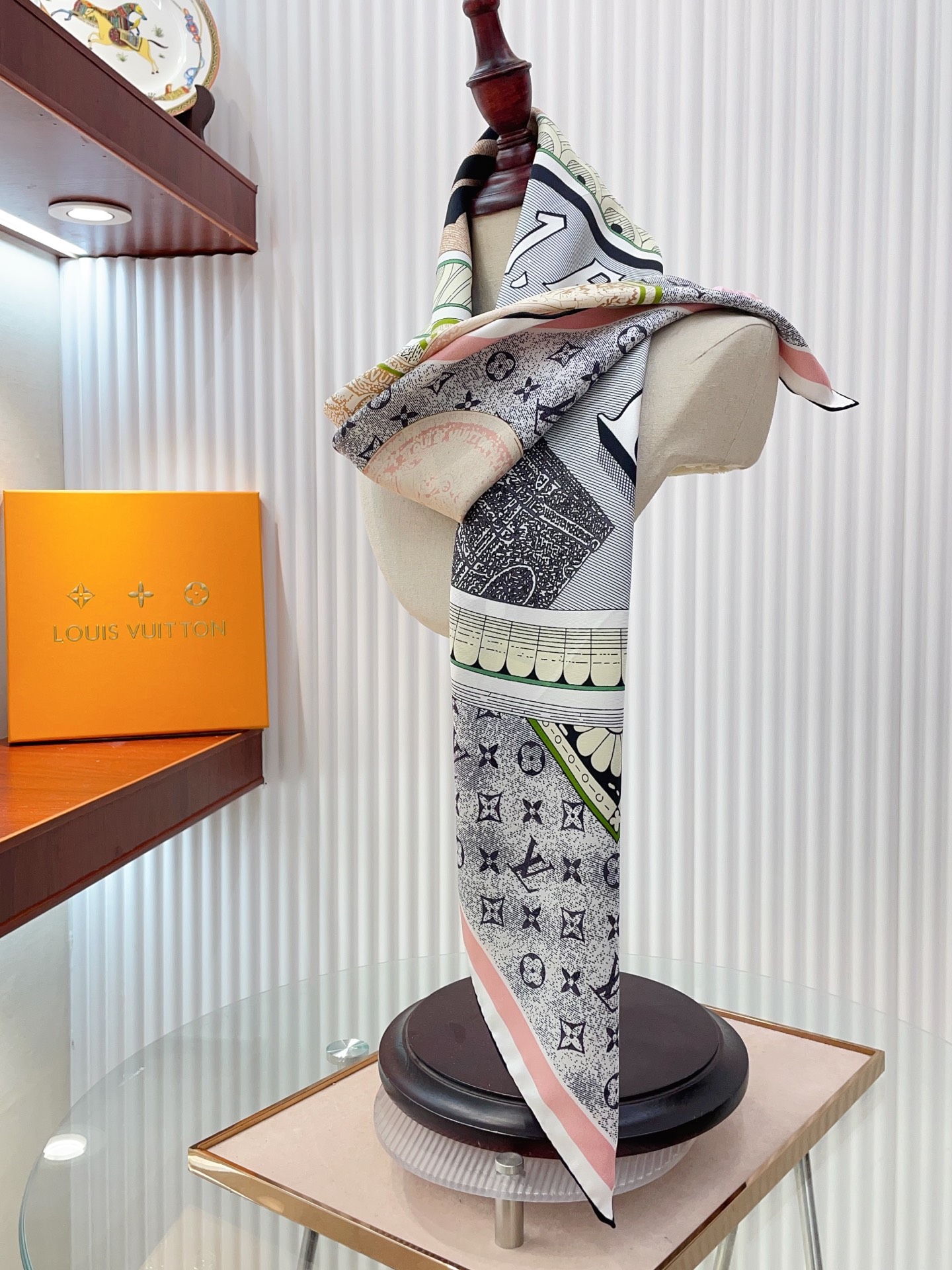 ✨✨【18 姆米 双面同色】上身效果疯狂的喜欢❗️专柜也是刚刚上架的，L*最最新款~非常有看头，L的这类