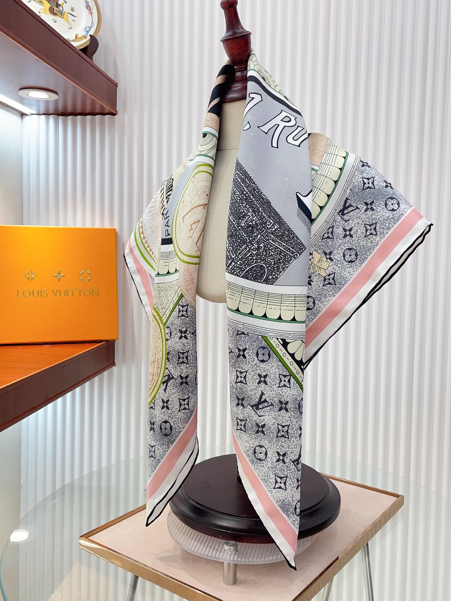 [LV Scarves]