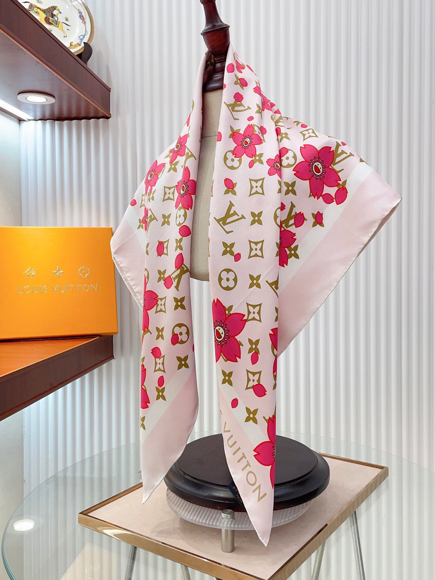 [LV Scarves]