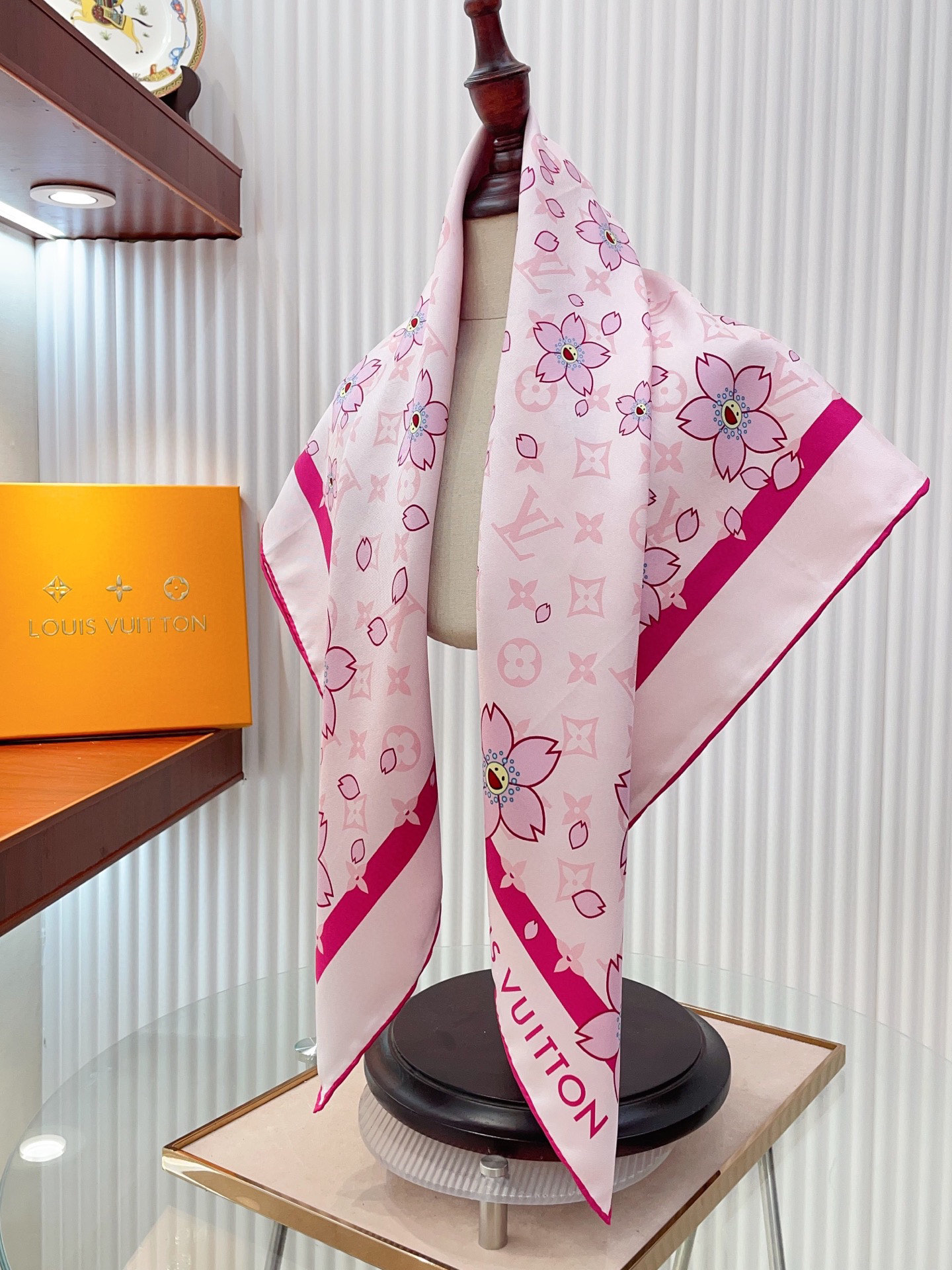 [LV Scarves]
