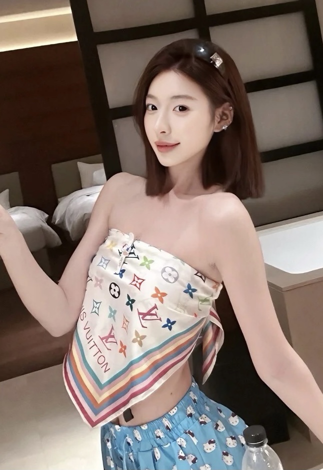 ✨✨【18 姆米 双面同色】上身效果疯狂的喜欢❗️专柜也是刚刚上架的，L*最最新款~非常有看头，L的这类