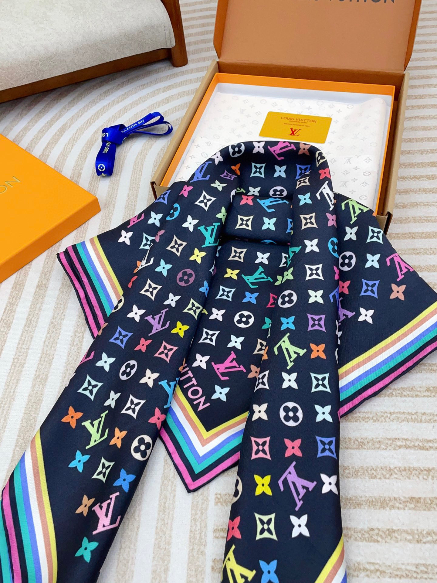 ✨✨【18 姆米 双面同色】上身效果疯狂的喜欢❗️专柜也是刚刚上架的，L*最最新款~非常有看头，L的这类