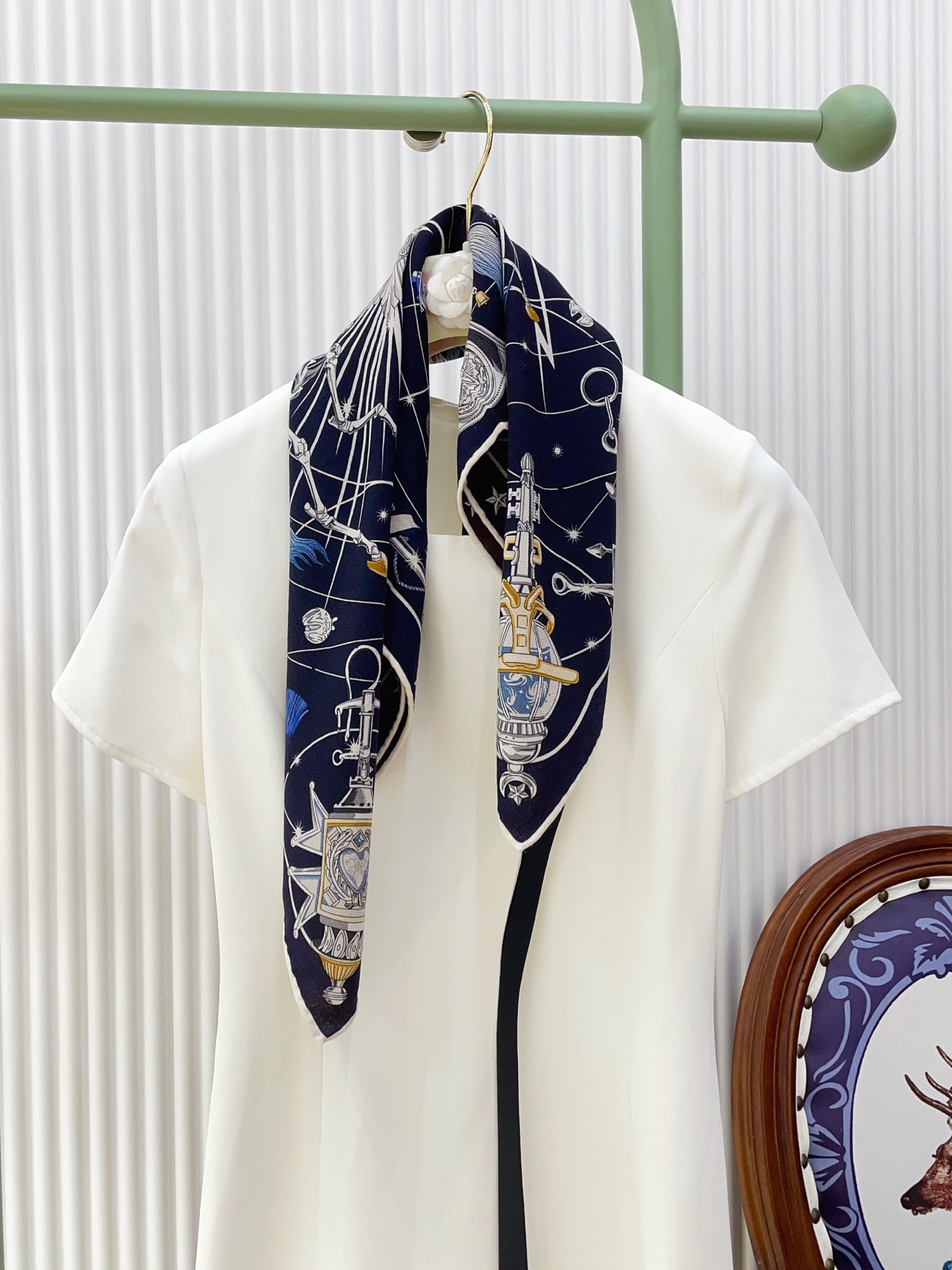 ✨✨【丝毛款 双面异色】新品 H家【小方巾】春夏真丝款 随意切换造型 ,小巧又不失优雅的款式 65*65