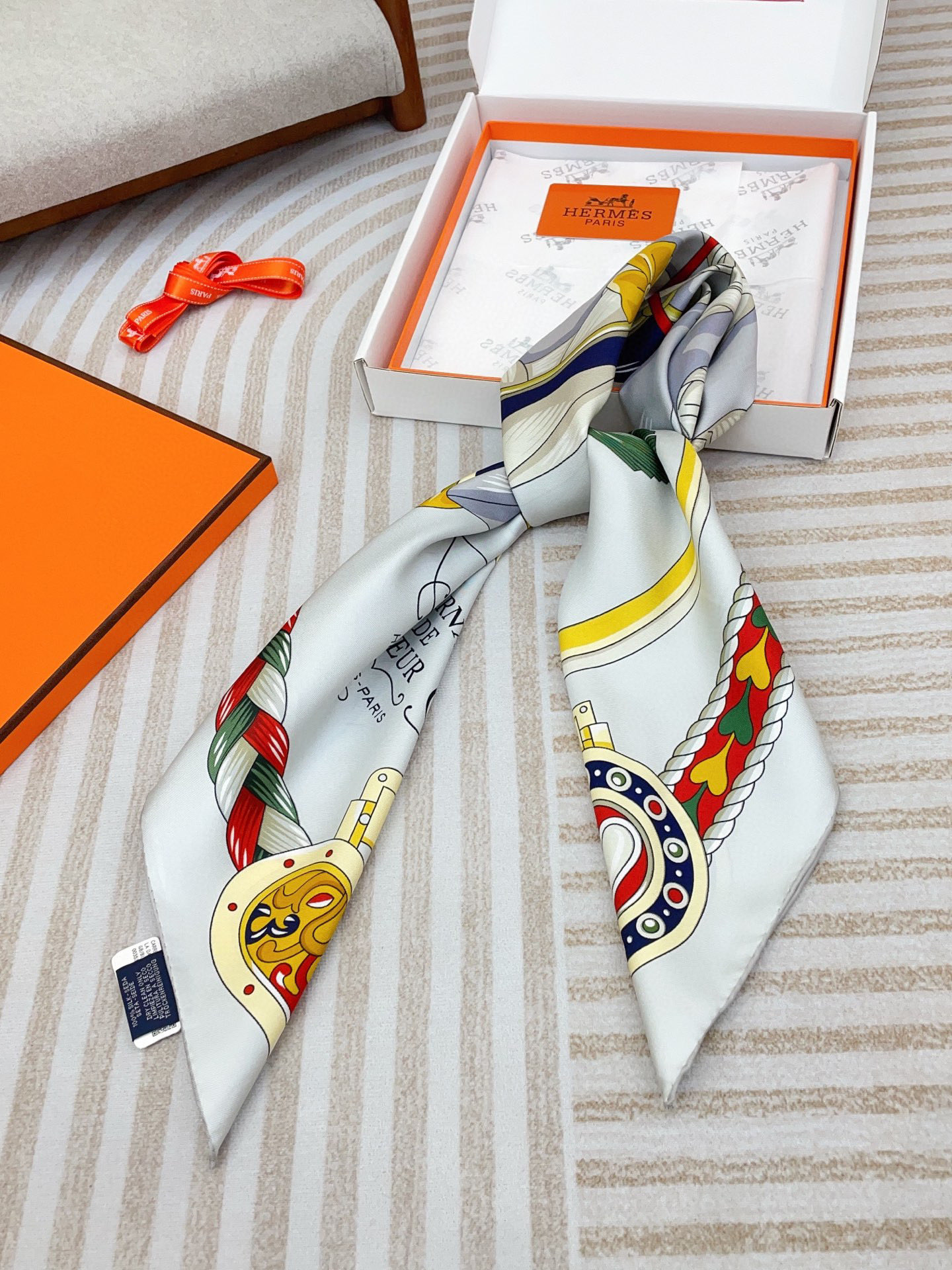 ✨✨【18姆米 双面同色】H家真丝新款🆕👏👏买了都说好看‼️推荐💕【甜蜜鞍具 90】真丝方巾，顶级工艺超