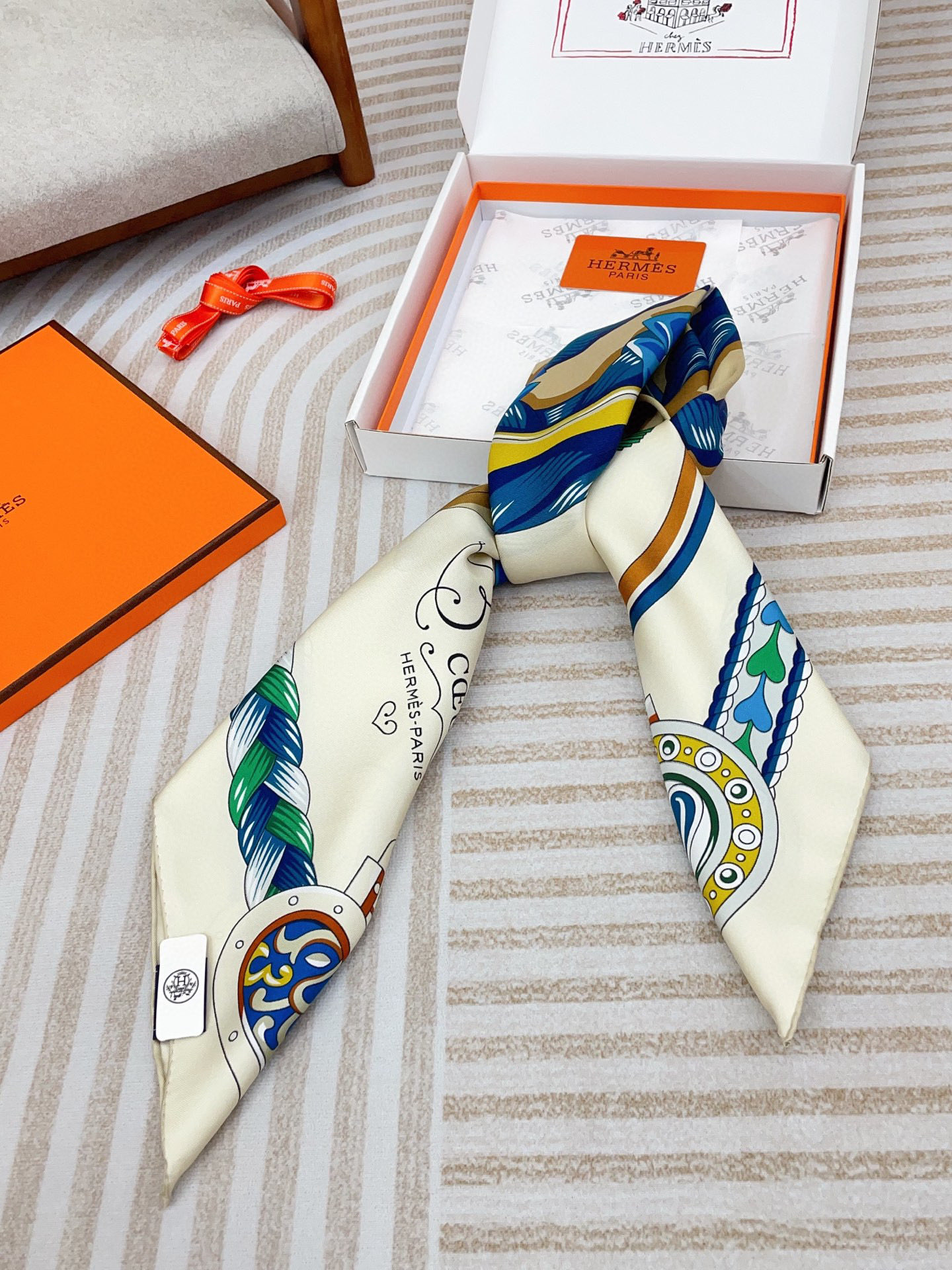 ✨✨【18姆米 双面同色】H家真丝新款🆕👏👏买了都说好看‼️推荐💕【甜蜜鞍具 90】真丝方巾，顶级工艺超