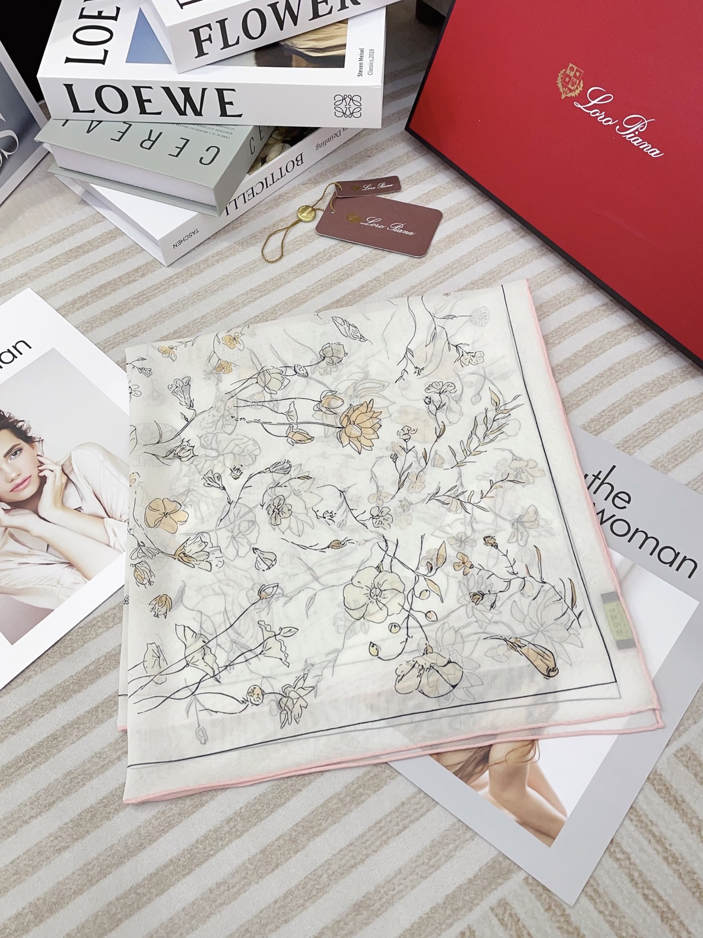 ✨✨【真丝乔其纱】新品 LP【碎花小方巾】春夏真丝款 随意切换造型 ,小巧又不失优雅的款式 65*65 