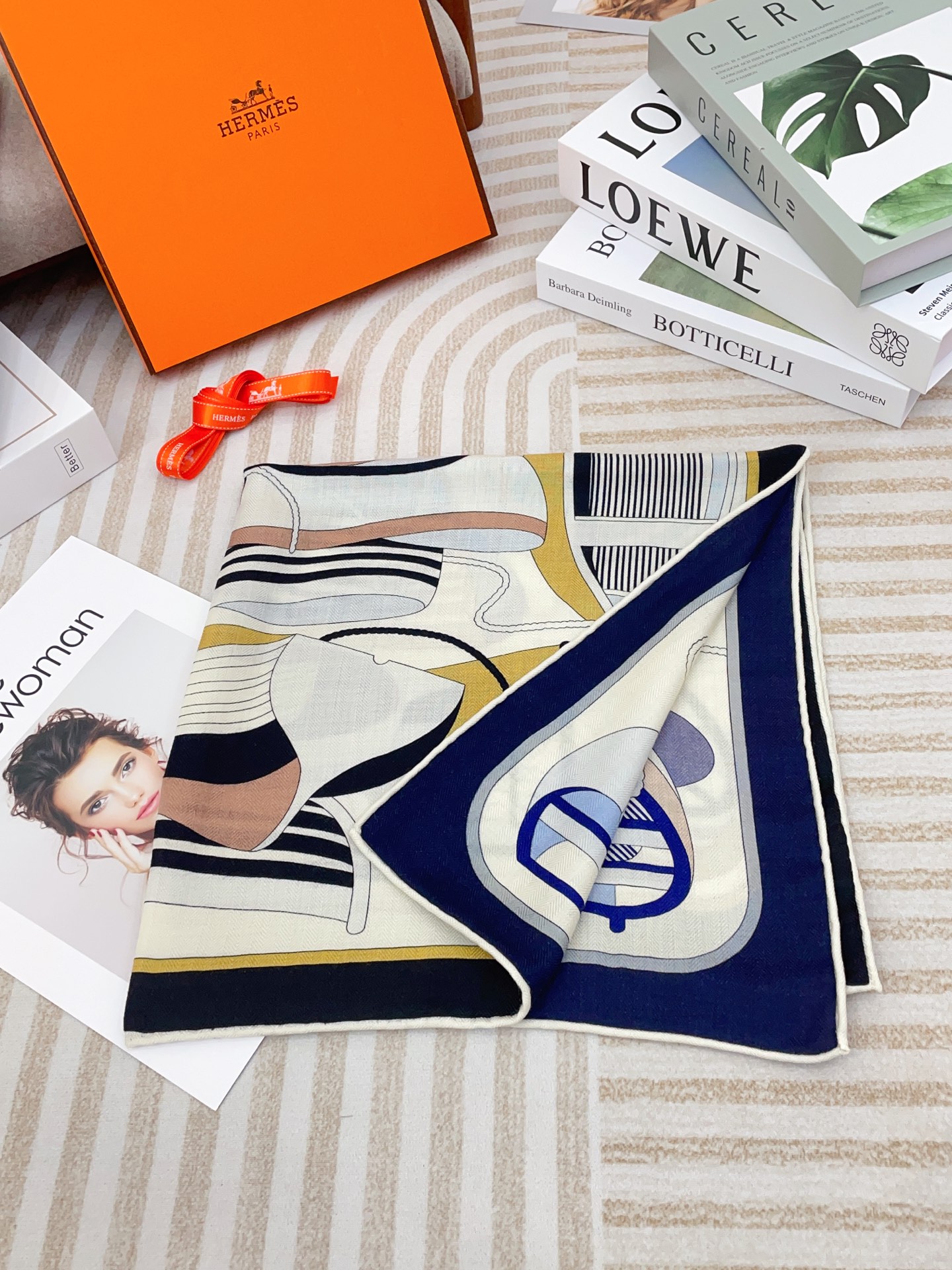 ✨✨【丝毛款 双面异色】新品 H家【小方巾】春夏真丝款 随意切换造型 ,小巧又不失优雅的款式 65*65