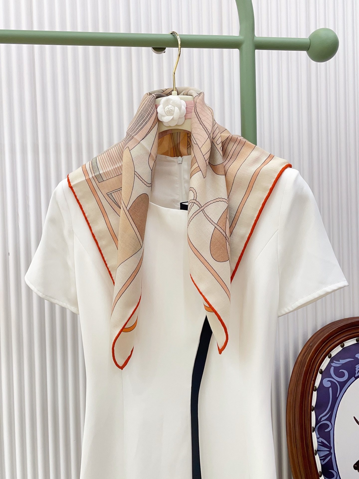 ✨✨【丝毛款 双面异色】新品 H家【小方巾】春夏真丝款 随意切换造型 ,小巧又不失优雅的款式 65*65