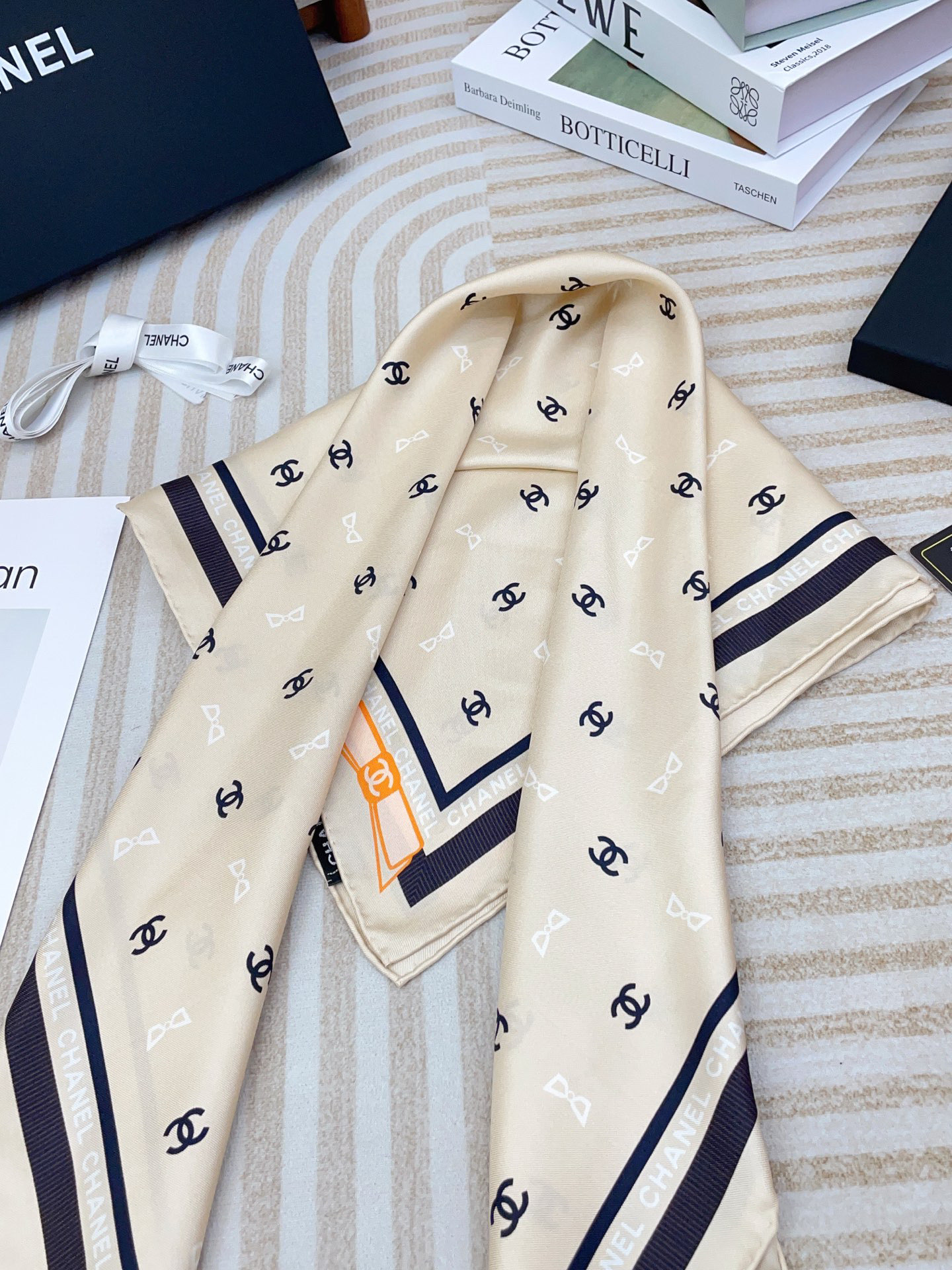 ✨✨【18姆米 双面同色】新款小香‼️美翻了流泪最新御用殿堂级极品‼️经典元素图案设计风格❗️美丽至极 