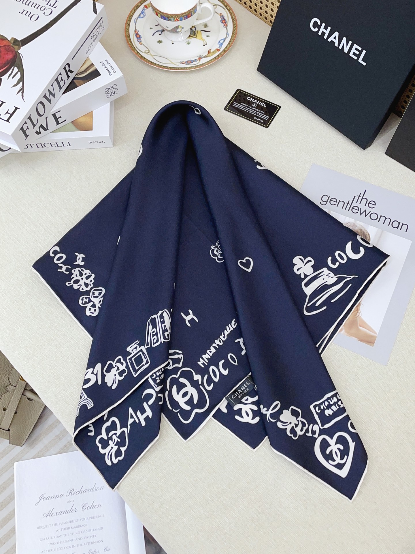 ✨✨【18姆米 双面同色】新款小香【产品组合】‼️美翻了流泪御用殿堂级极品‼️经典元素图案设计风格❗️美