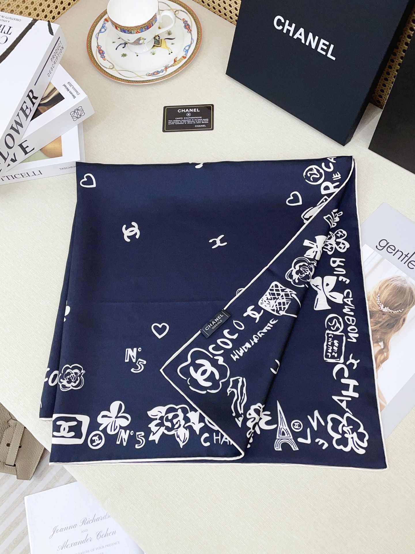 ✨✨【18姆米 双面同色】新款小香【产品组合】‼️美翻了流泪御用殿堂级极品‼️经典元素图案设计风格❗️美