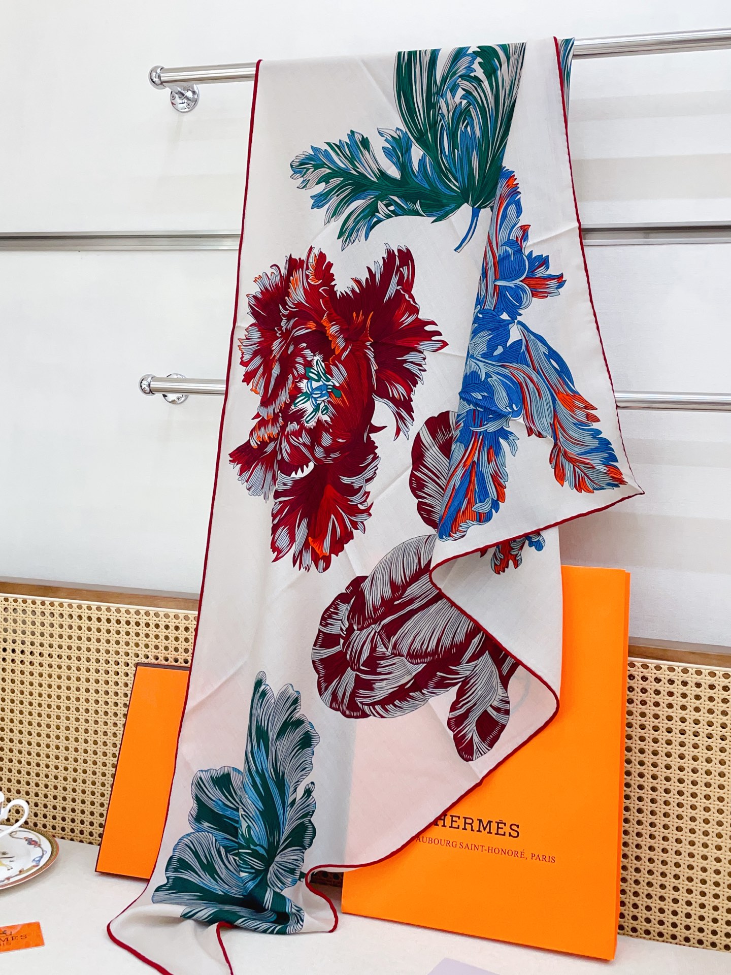 ✨✨【加厚丝毛款 双面同色】上新💏顶级H家专柜最新款【郁金香狂热 大三角巾】多功能三角巾 🎀🎀，色彩明丽