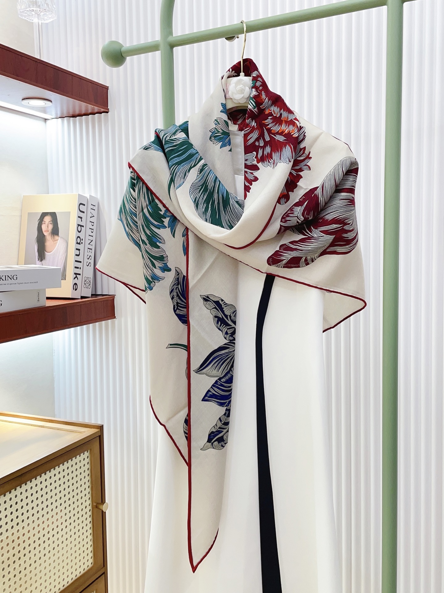 ✨✨【加厚丝毛款 双面同色】上新💏顶级H家专柜最新款【郁金香狂热 大三角巾】多功能三角巾 🎀🎀，色彩明丽