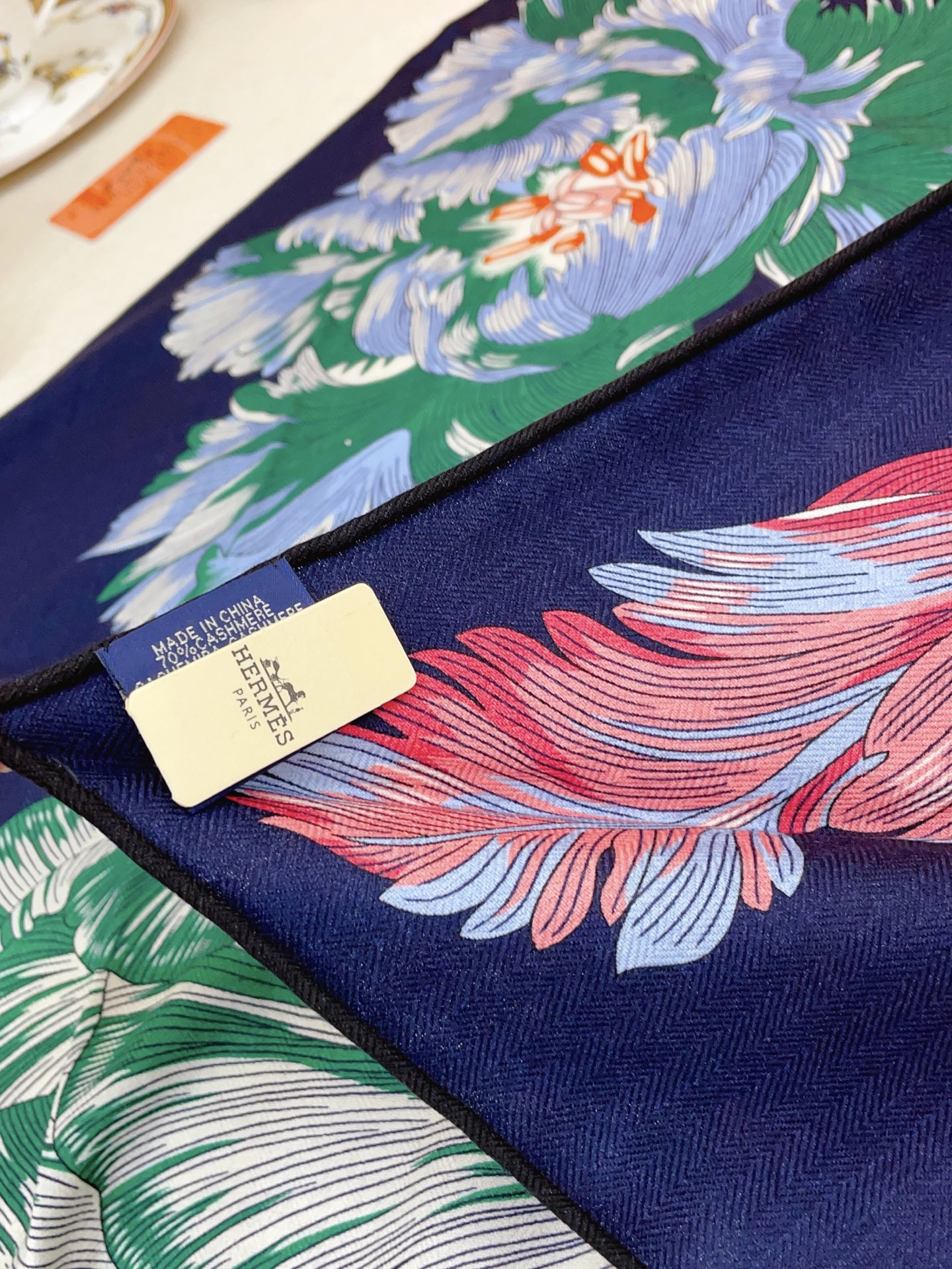 ✨✨【加厚丝毛款 双面同色】上新💏顶级H家专柜最新款【郁金香狂热 大三角巾】多功能三角巾 🎀🎀，色彩明丽